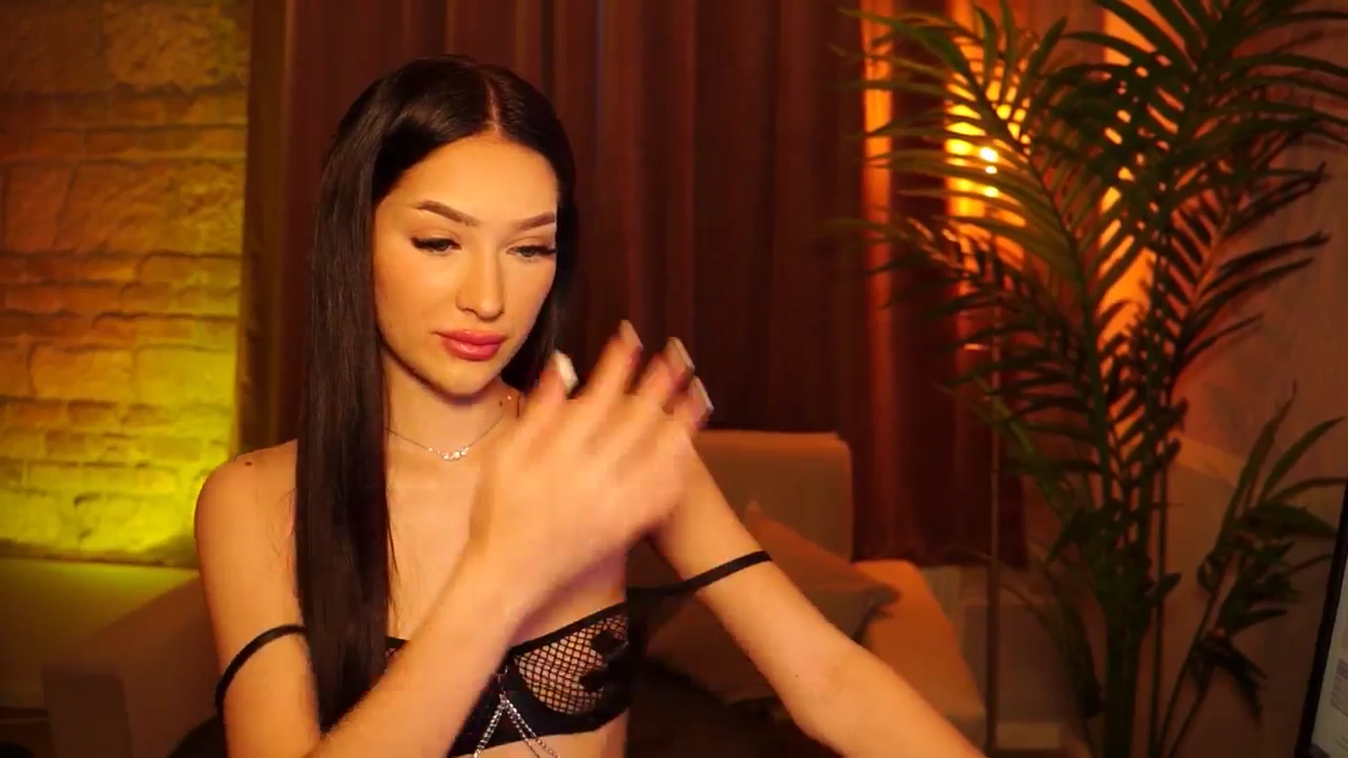 Gallery image thumbnail from blackbee's myfreecams stream on, 06/22/2024, 17:48 image 5 of 20