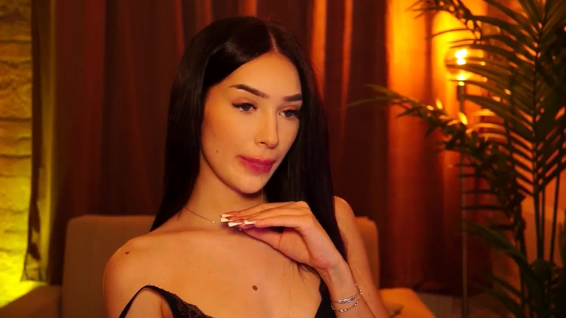 Gallery image thumbnail from blackbee's myfreecams stream on, 06/29/2024, 19:06 image 5 of 20
