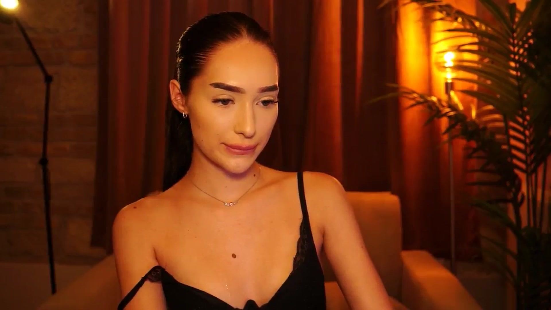 Gallery image thumbnail from blackbee's myfreecams stream on, 07/15/2024, 18:22 image 14 of 20