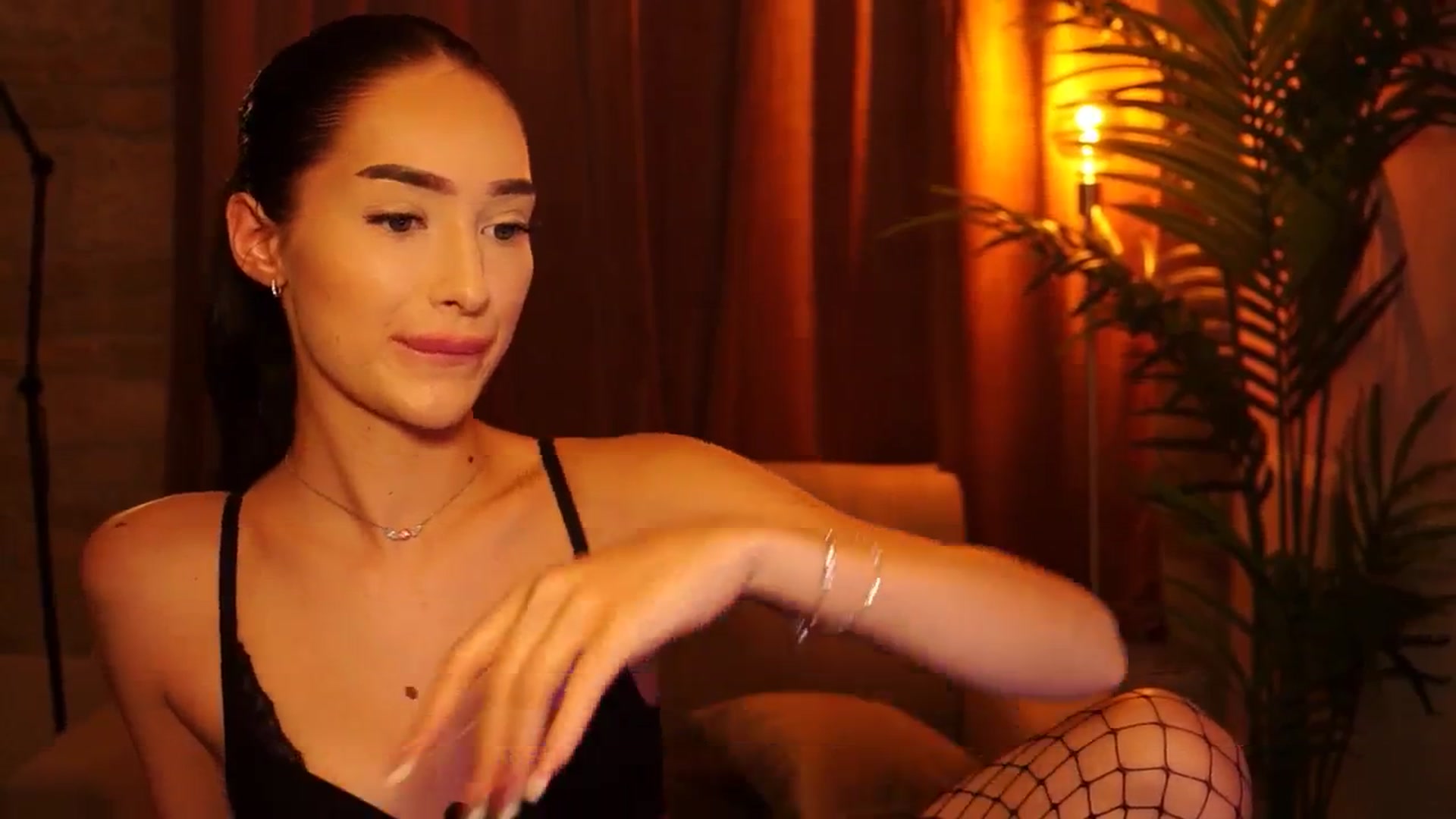 Gallery image thumbnail from blackbee's myfreecams stream on, 07/15/2024, 18:22 image 5 of 20