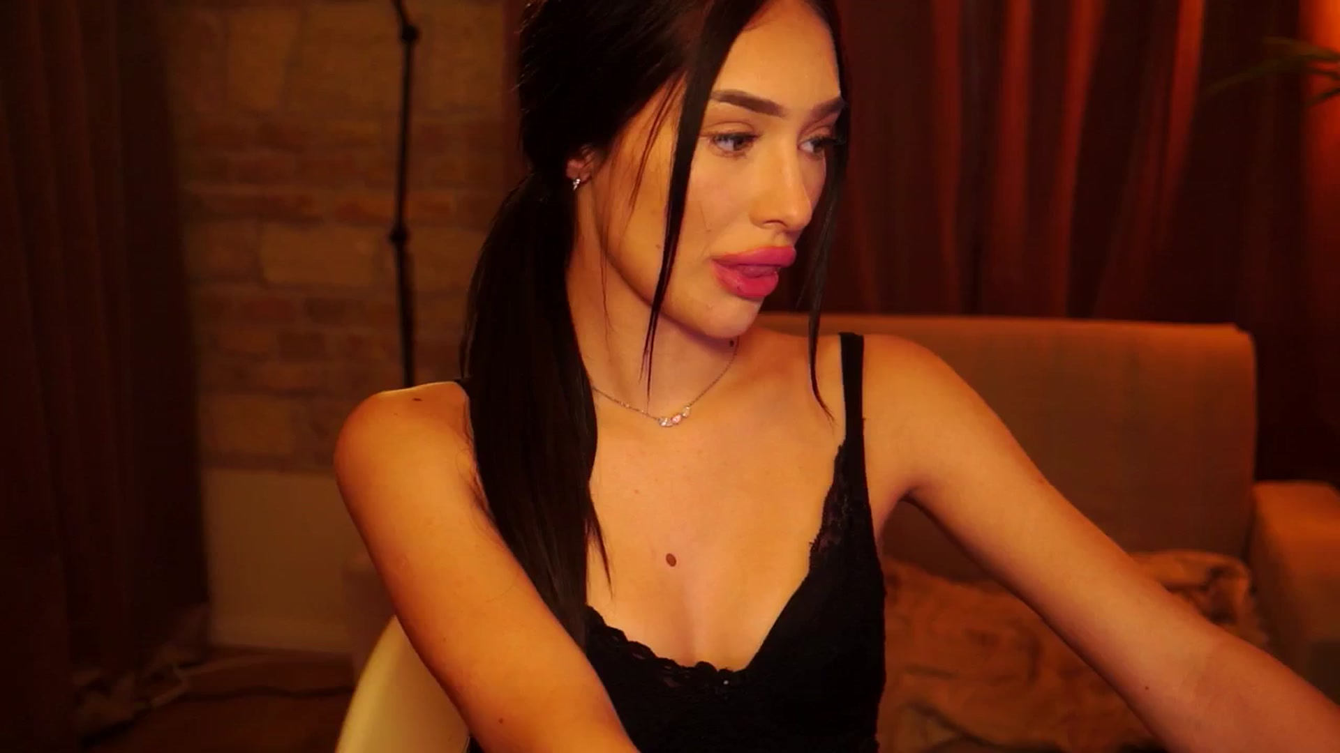 Gallery image thumbnail from blackbee's myfreecams stream on, 07/23/2024, 17:21 image 12 of 20