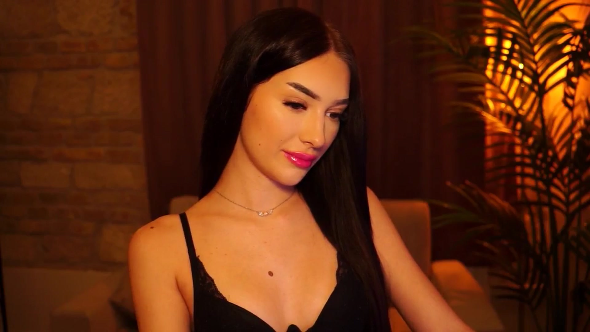Gallery image thumbnail from blackbee's myfreecams stream on, 07/31/2024, 22:01 image 6 of 20