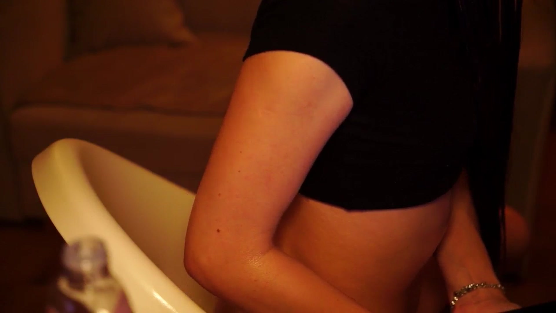 Gallery image thumbnail from blackbee's myfreecams stream on, 08/02/2024, 22:31 image 17 of 20