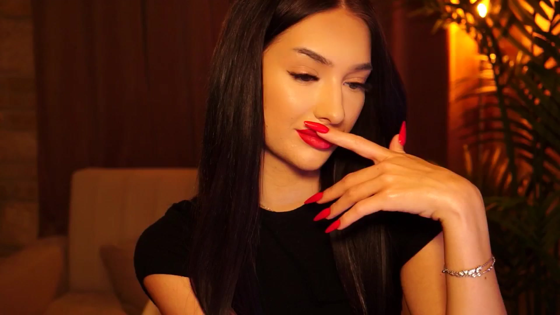 Gallery image thumbnail from blackbee's myfreecams stream on, 08/18/2024, 19:22 image 20 of 20