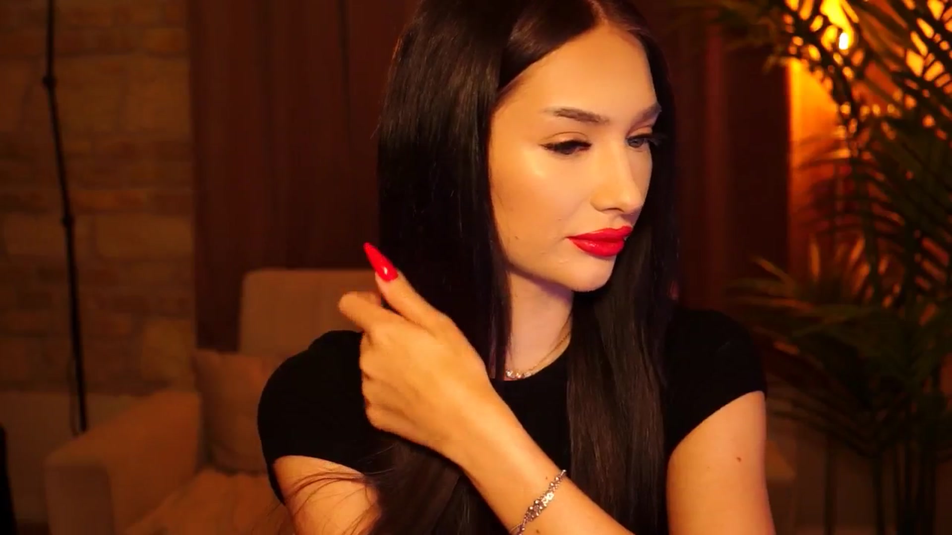 Gallery image thumbnail from blackbee's myfreecams stream on, 08/18/2024, 21:01 image 4 of 20