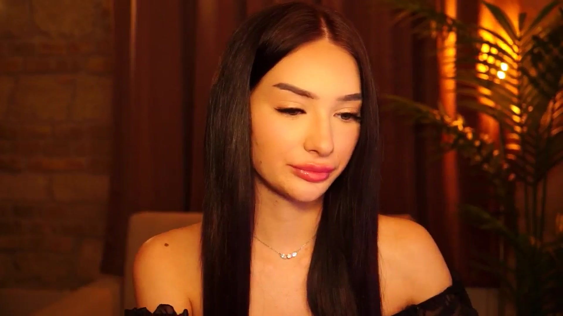 Gallery image thumbnail from blackbee's myfreecams stream on, 08/24/2024, 20:41 image 15 of 20
