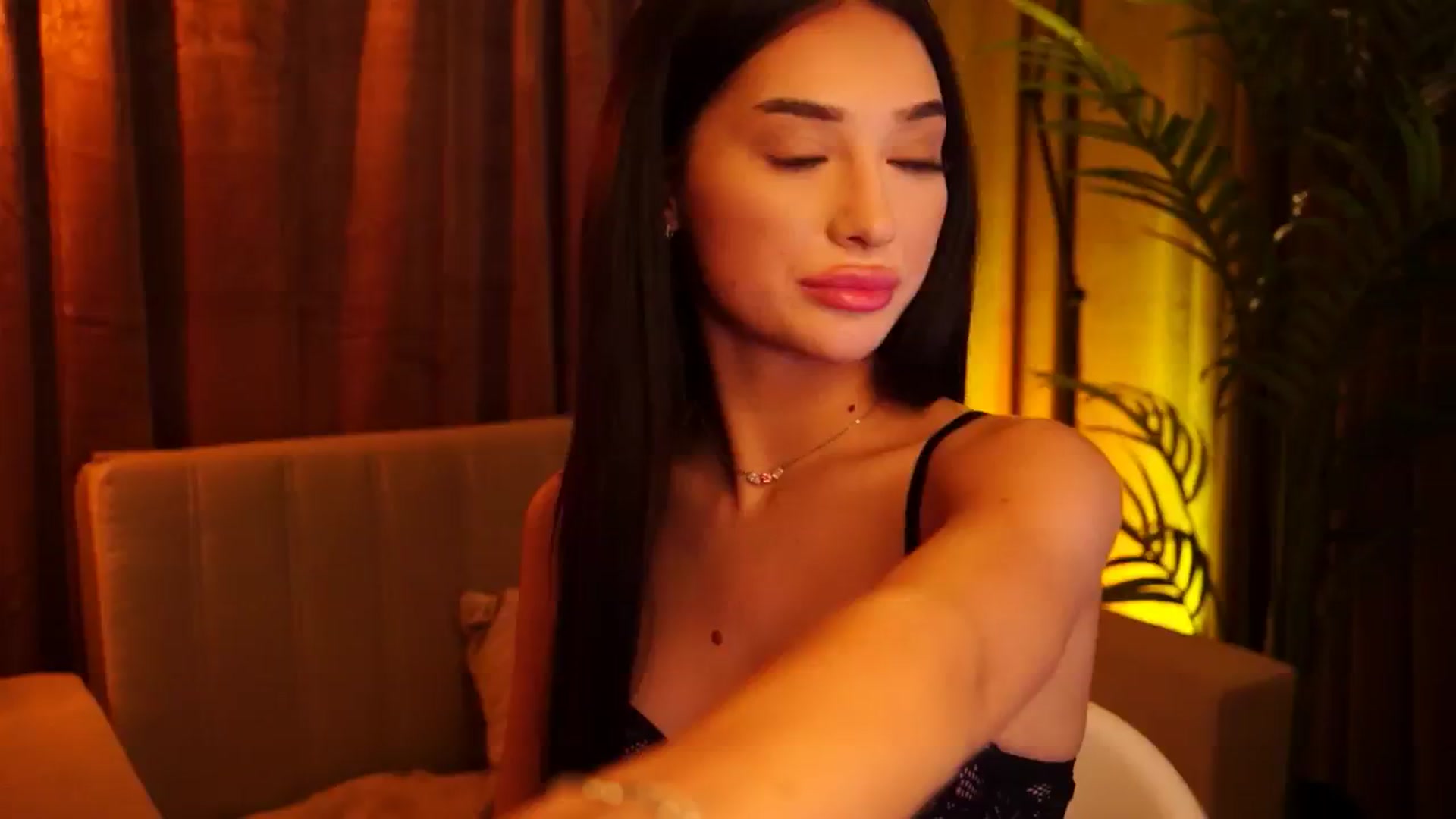 Gallery image thumbnail from blackbee's myfreecams stream on, 10/06/2024, 02:57 image 9 of 20