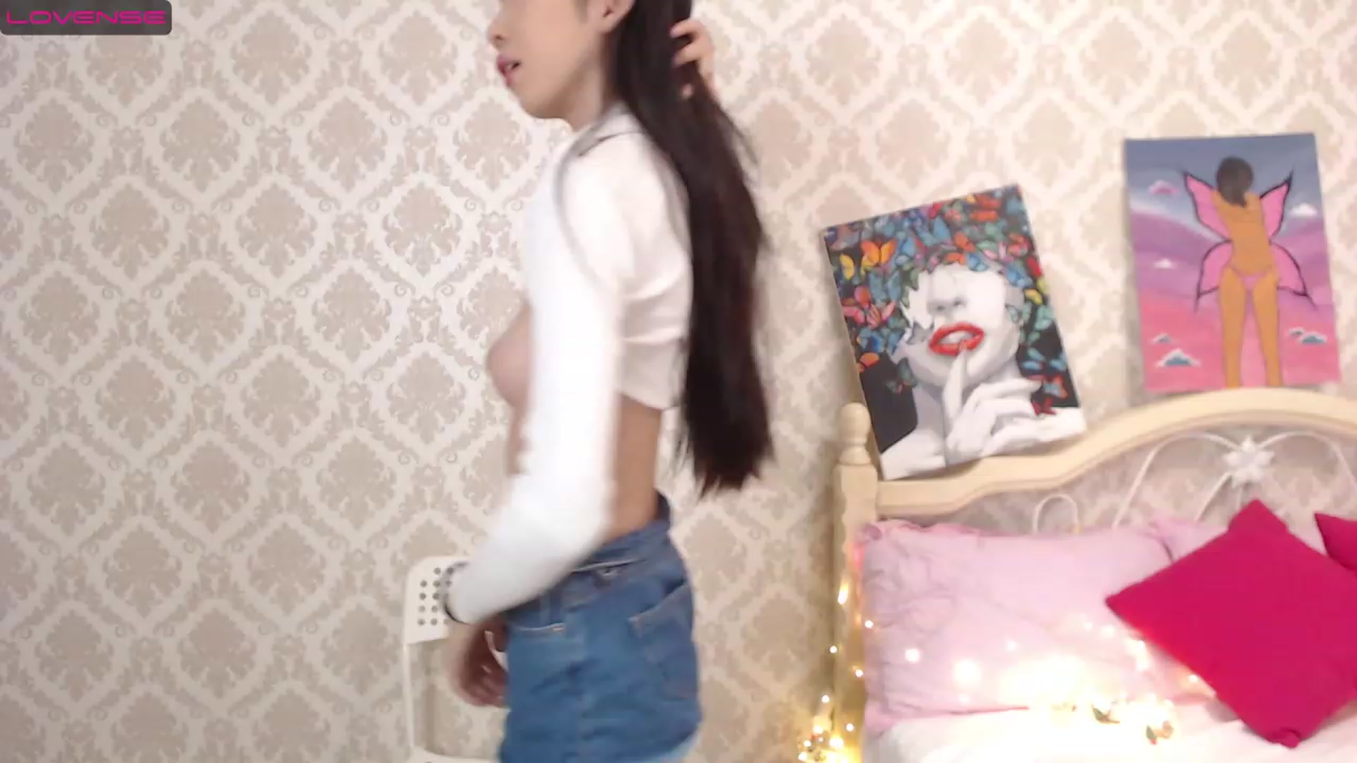 Gallery image thumbnail from blackfoxi's myfreecams stream on, 11/28/2022, 08:13 image 6 of 20