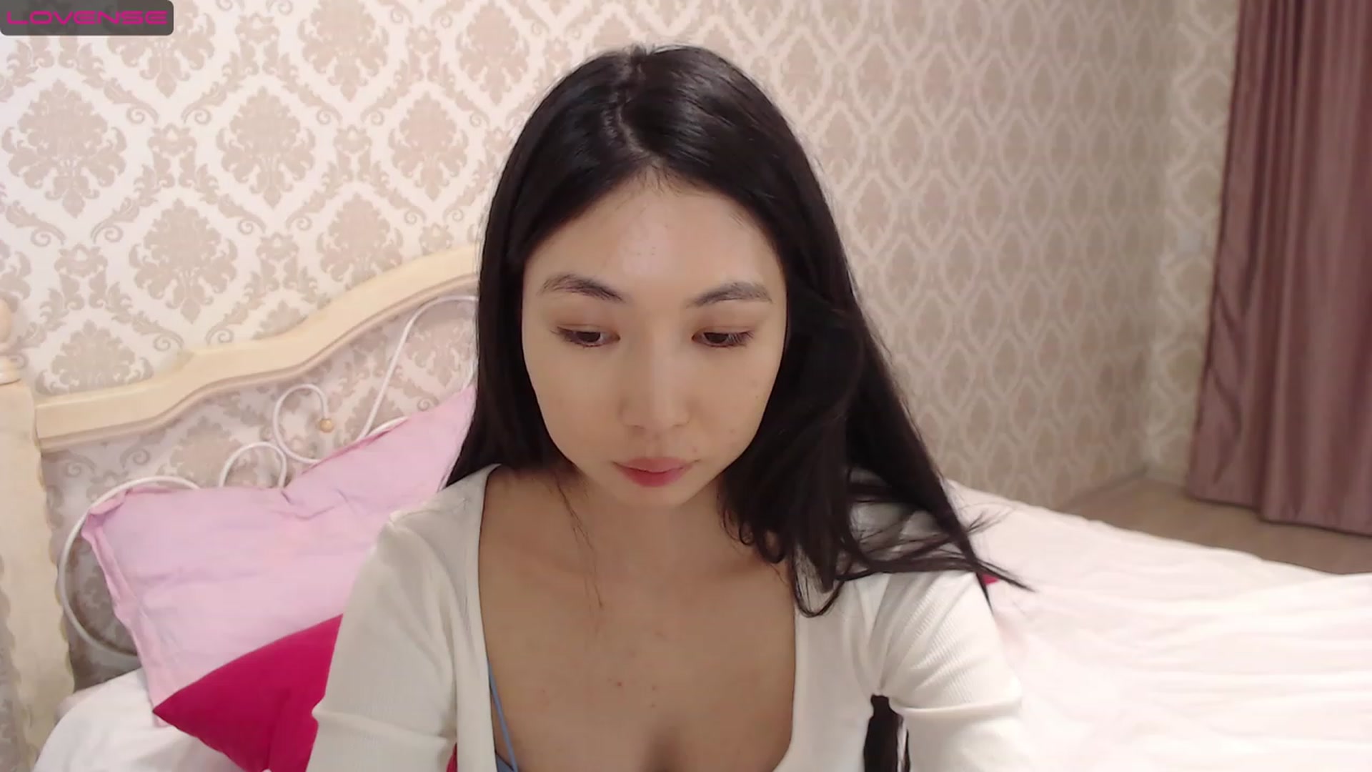 Gallery image thumbnail from blackfoxi's myfreecams stream on, 12/03/2022, 12:30 image 3 of 20