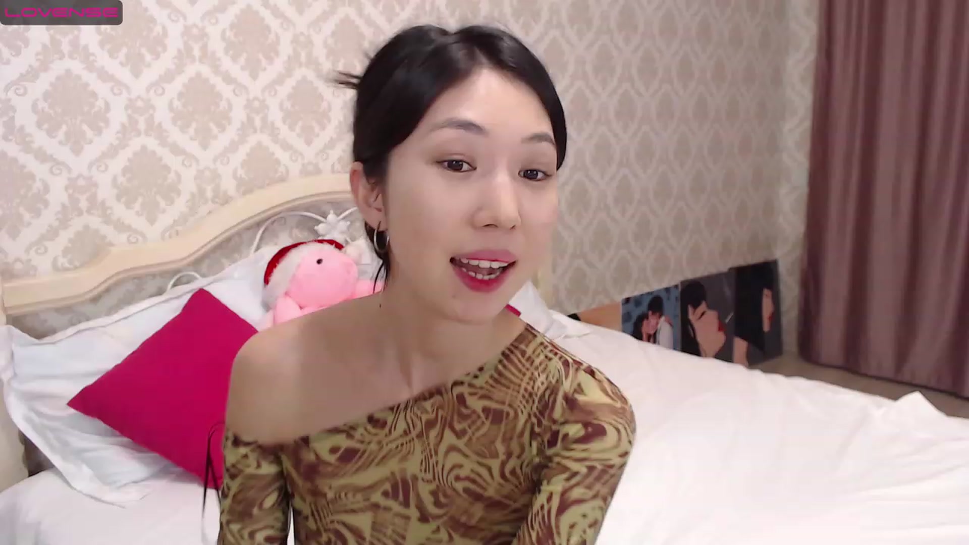 Gallery image thumbnail from blackfoxi's myfreecams stream on, 12/28/2022, 12:28 image 17 of 20