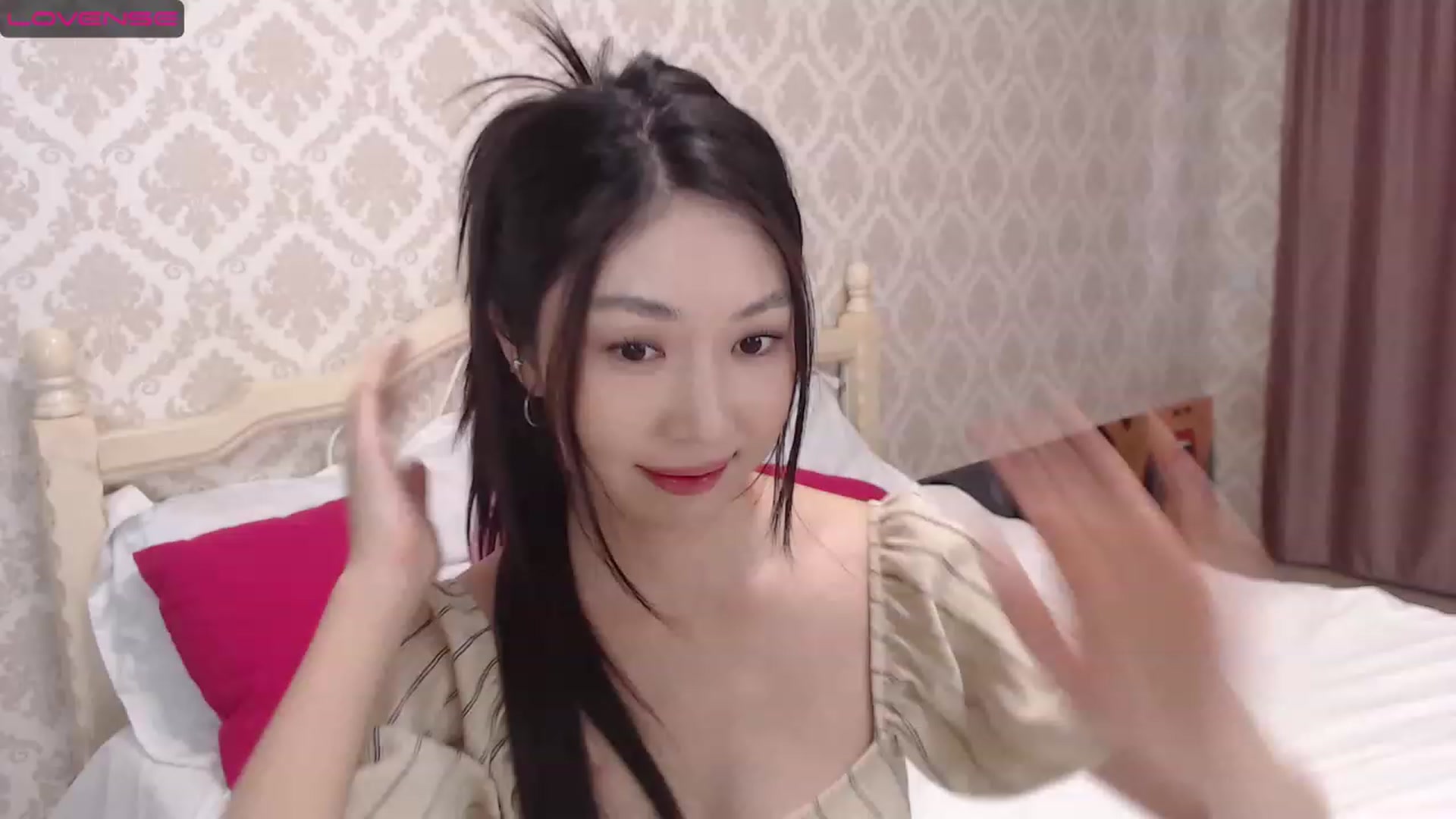 Gallery image thumbnail from blackfoxi's myfreecams stream on, 03/07/2023, 12:35 image 19 of 20