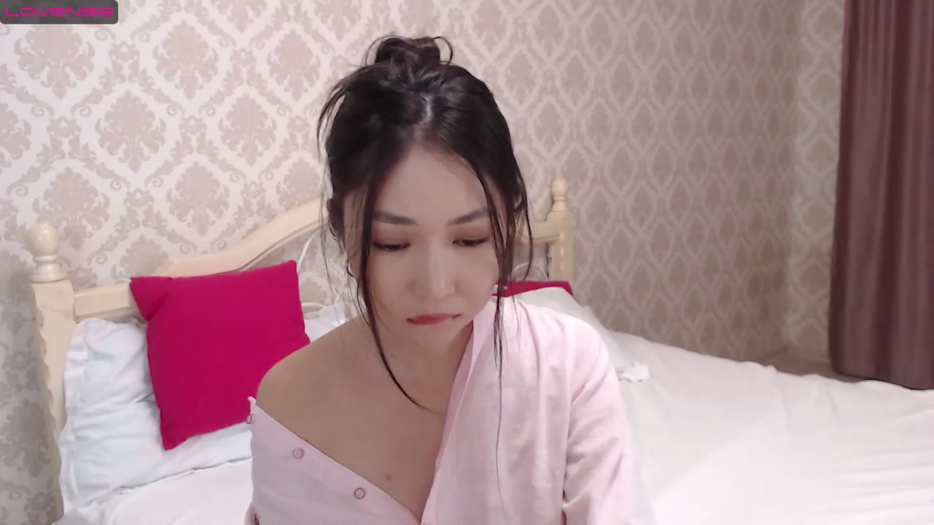 Gallery image thumbnail from blackfoxi's myfreecams stream on, 03/12/2023, 13:09 image 17 of 20