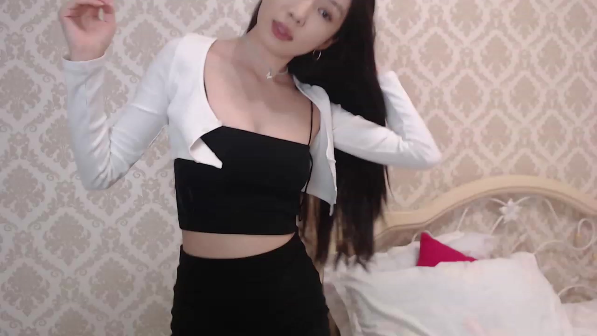 Gallery image thumbnail from blackfoxi's myfreecams stream on, 04/23/2023, 09:04 image 1 of 20