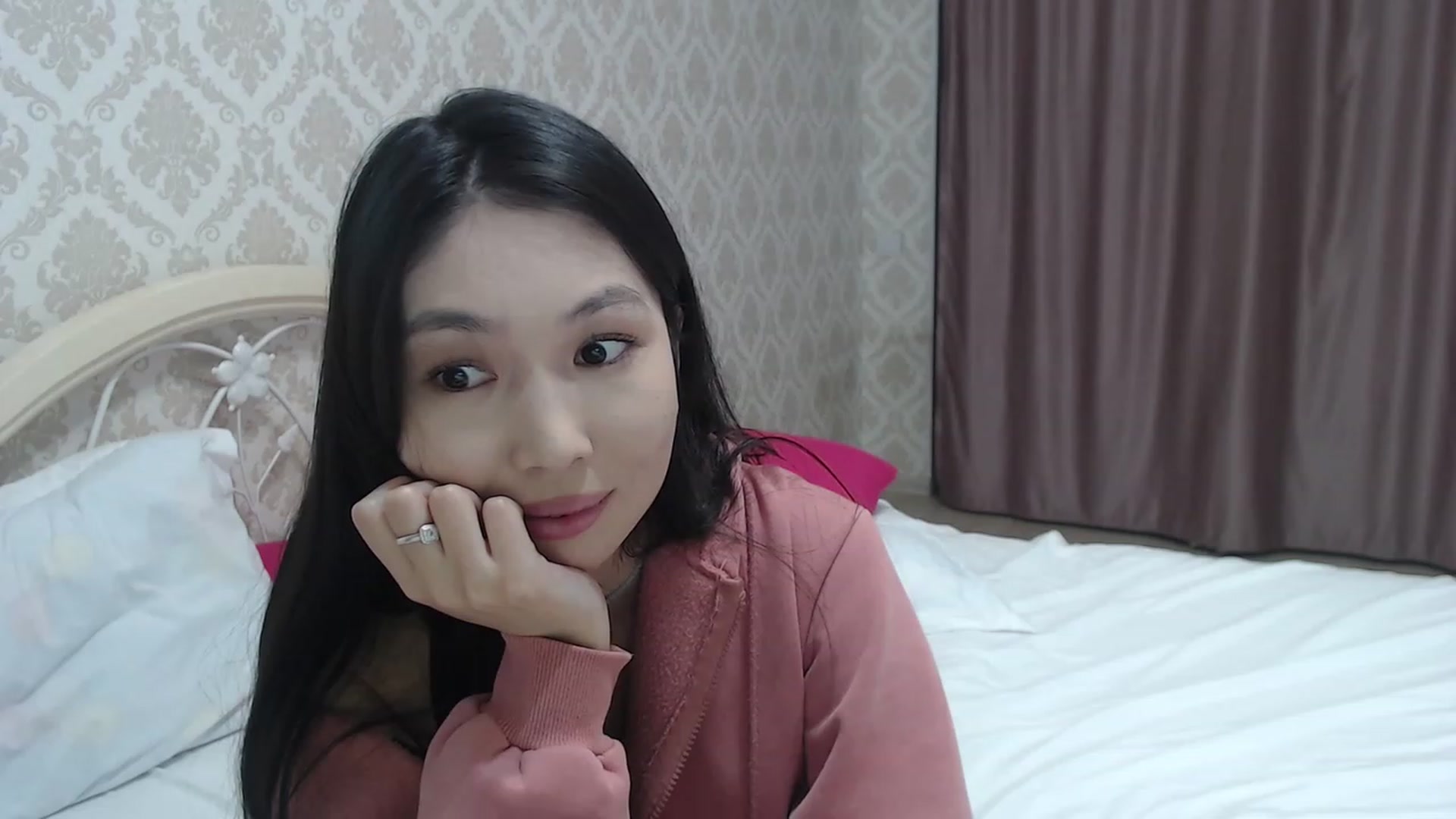 Gallery image thumbnail from blackfoxi's myfreecams stream on, 04/24/2023, 14:47 image 13 of 20