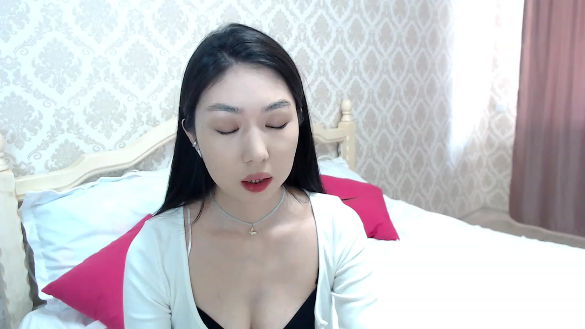 Gallery image thumbnail from blackfoxi's myfreecams stream on, 05/08/2023, 09:40 image 13 of 20