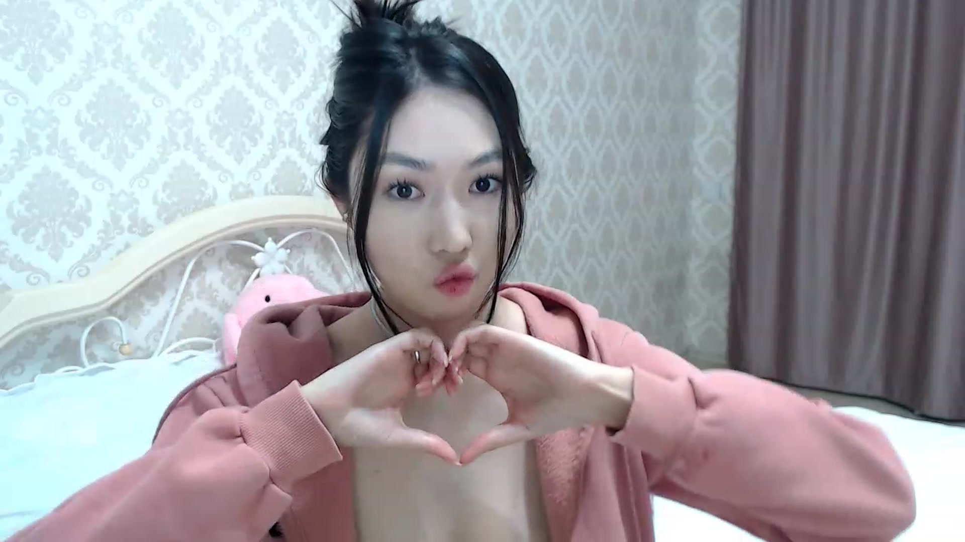 Gallery image thumbnail from blackfoxi's myfreecams stream on, 05/08/2023, 15:16 image 5 of 20