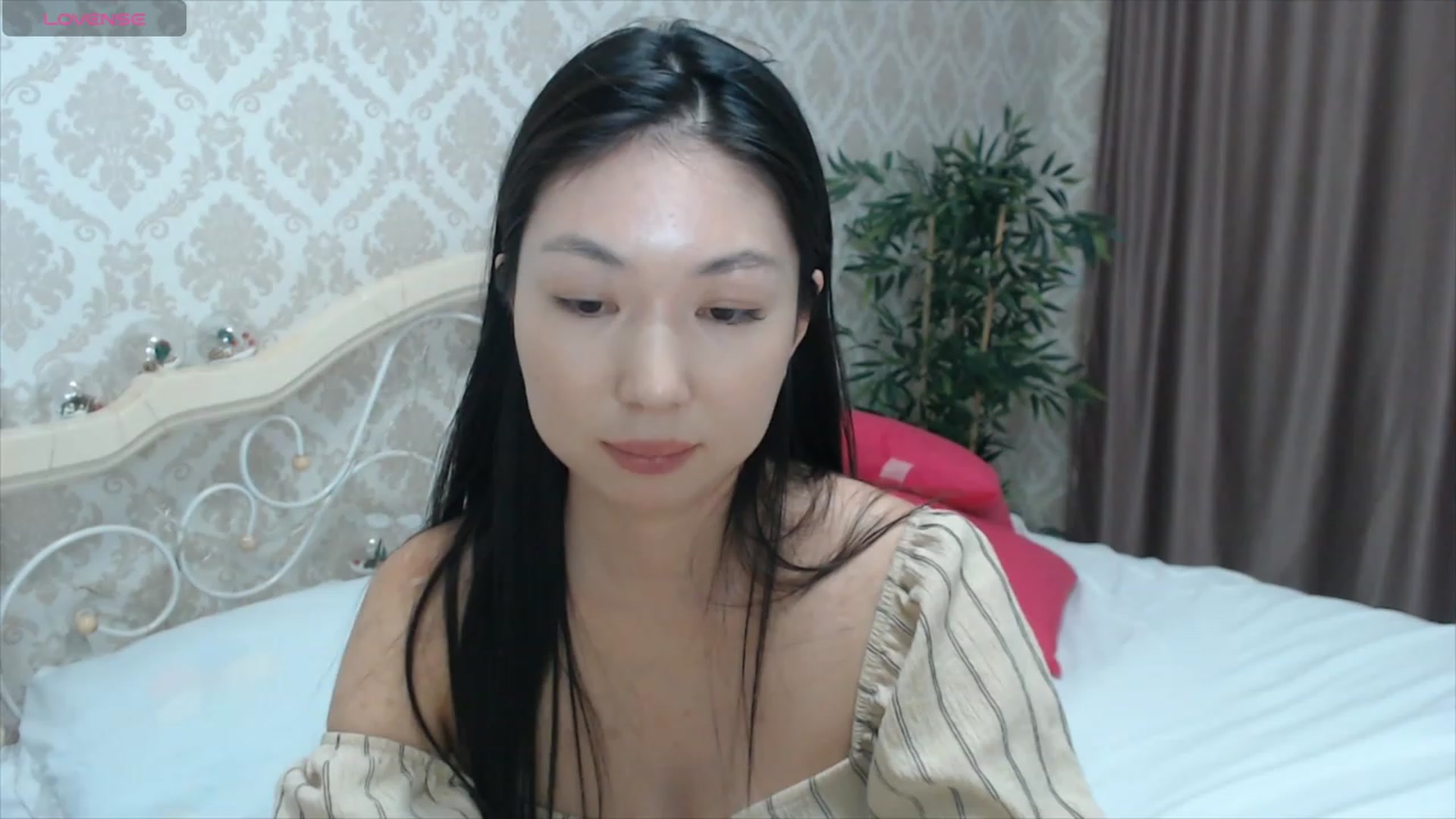 Gallery image thumbnail from blackfoxi's myfreecams stream on, 02/08/2024, 13:03 image 15 of 20