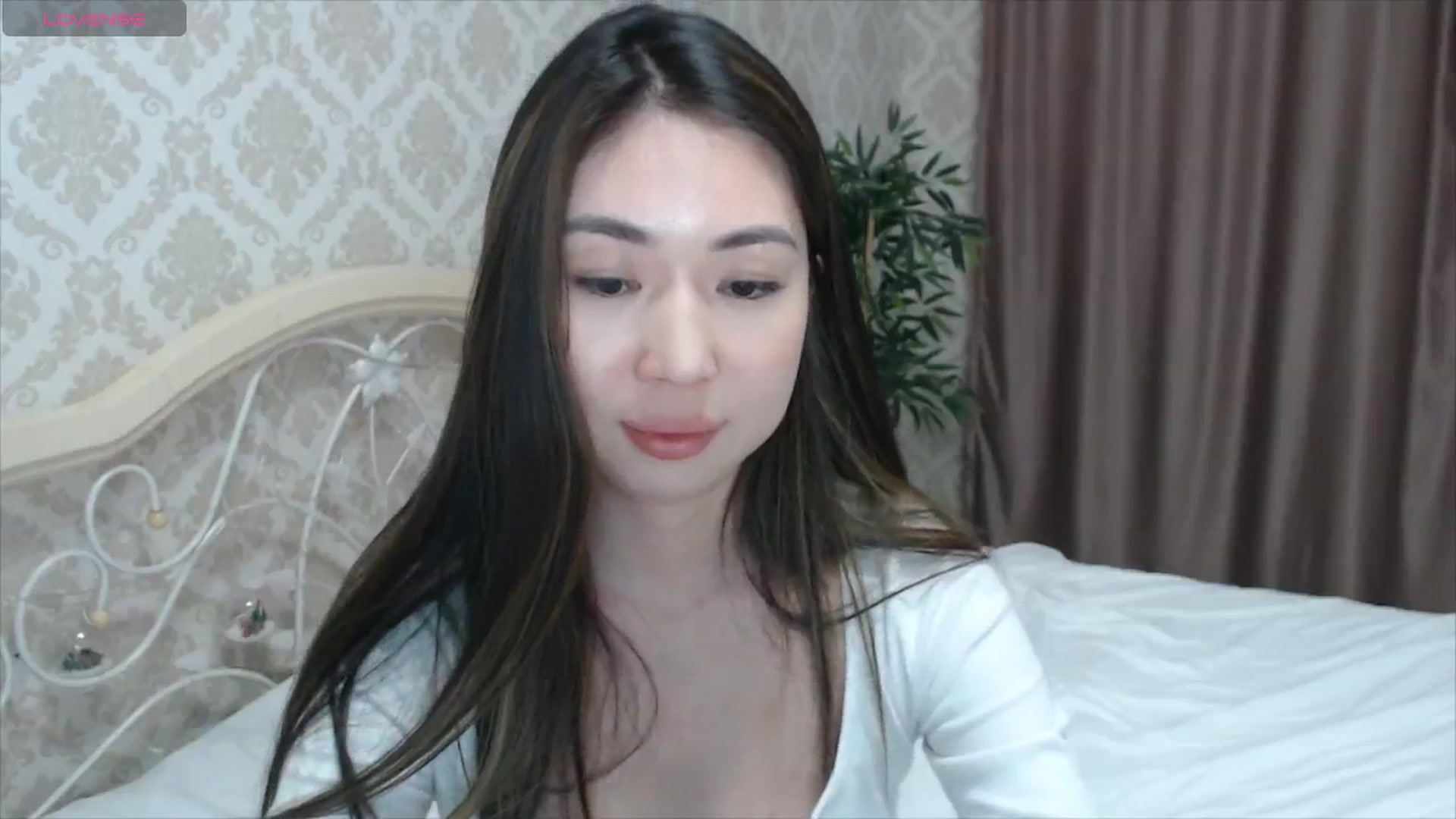 Gallery image thumbnail from blackfoxi's myfreecams stream on, 05/06/2024, 14:09 image 13 of 20