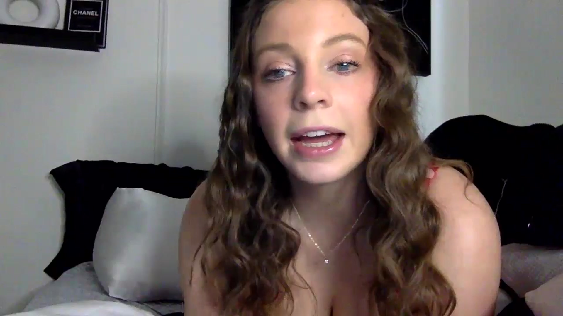 Gallery image thumbnail from blairebbyxo's myfreecams stream on, 12/19/2024, 18:20 image 14 of 20