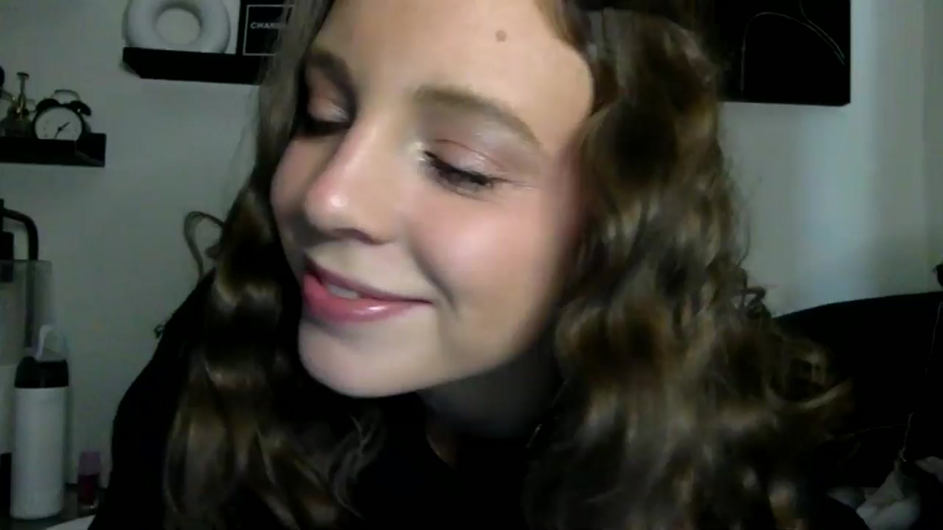 Gallery image thumbnail from blairebbyxo's myfreecams stream on, 12/19/2024, 18:20 image 1 of 20