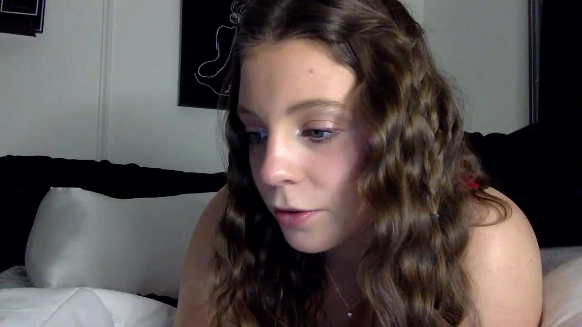 Gallery image thumbnail from blairebbyxo's myfreecams stream on, 12/19/2024, 18:20 image 17 of 20