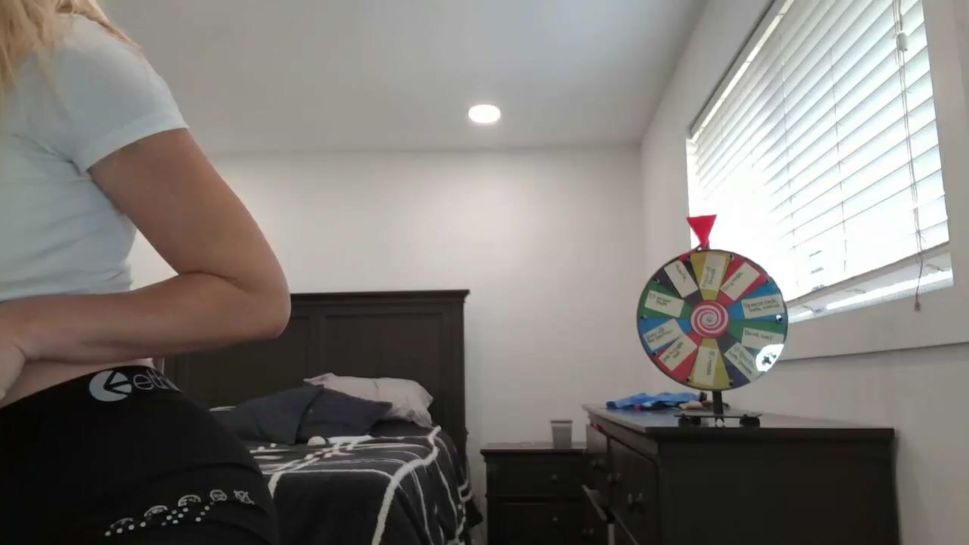 Gallery image thumbnail from blond_milf's myfreecams stream on, 03/04/2024, 23:15 image 1 of 20