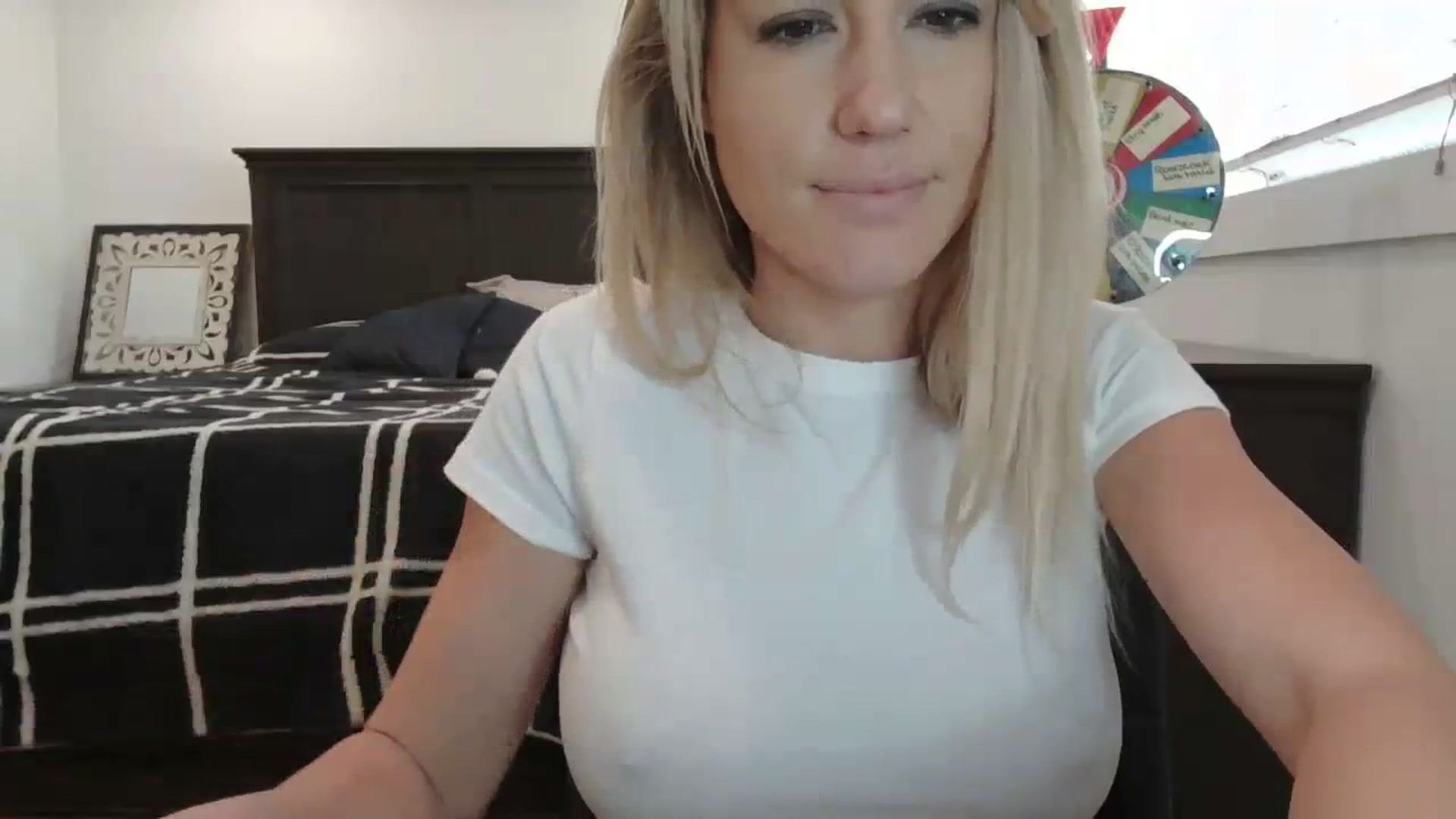 Gallery image thumbnail from blond_milf's myfreecams stream on, 03/04/2024, 23:15 image 4 of 20