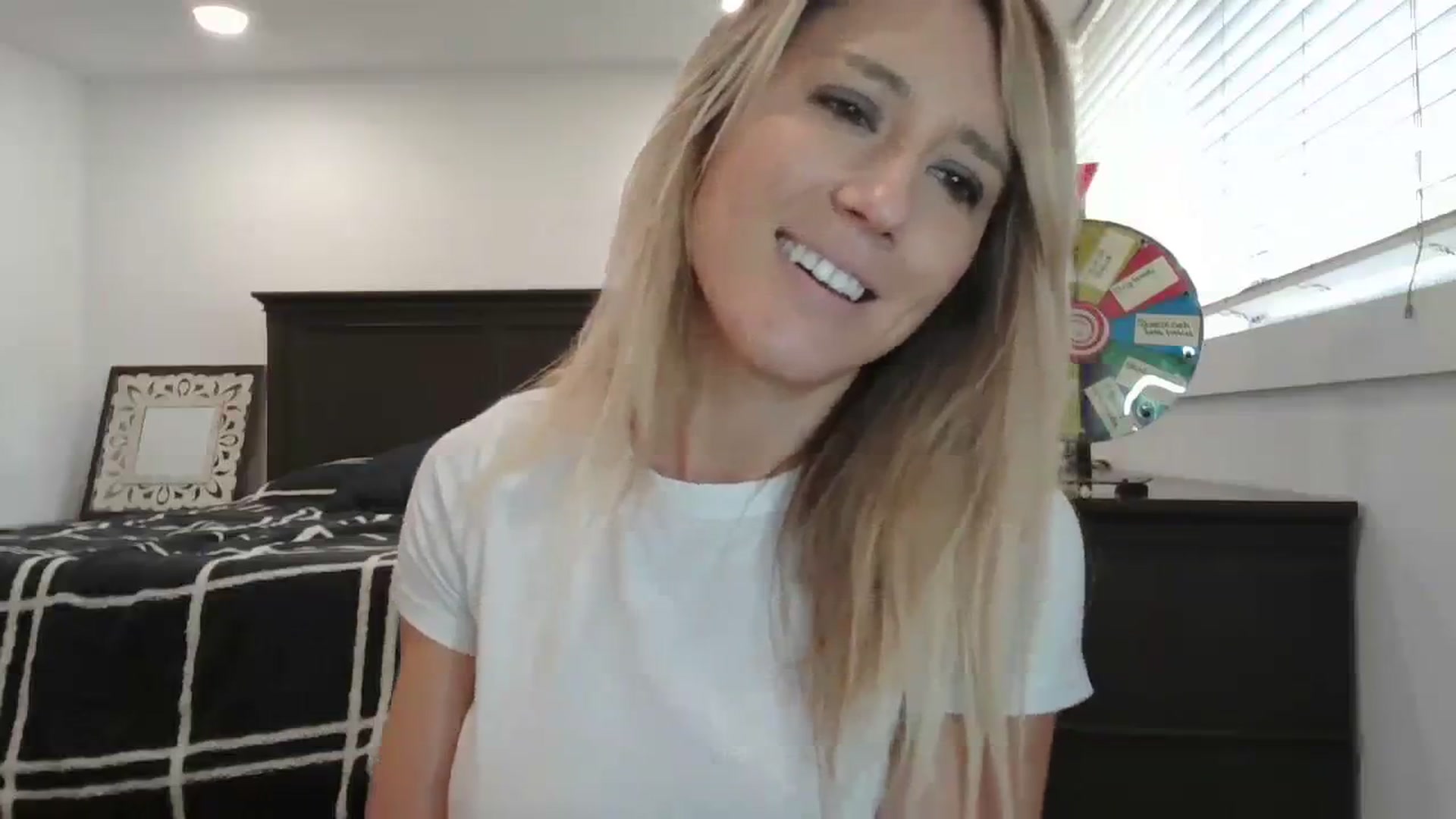 Gallery image thumbnail from blond_milf's myfreecams stream on, 03/04/2024, 23:15 image 6 of 20
