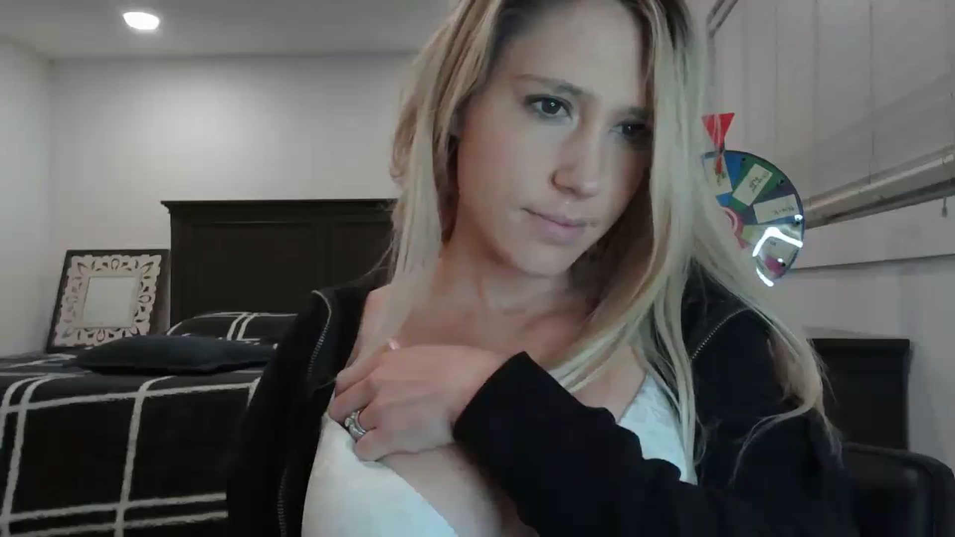 Gallery image thumbnail from blond_milf's myfreecams stream on, 03/05/2024, 07:52 image 20 of 20