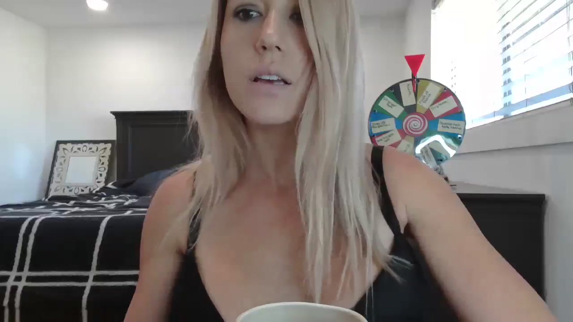 Gallery image thumbnail from blond_milf's myfreecams stream on, 03/08/2024, 21:45 image 11 of 20