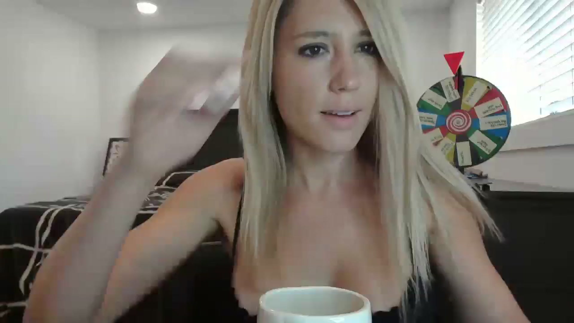 Gallery image thumbnail from blond_milf's myfreecams stream on, 03/11/2024, 18:39 image 14 of 20