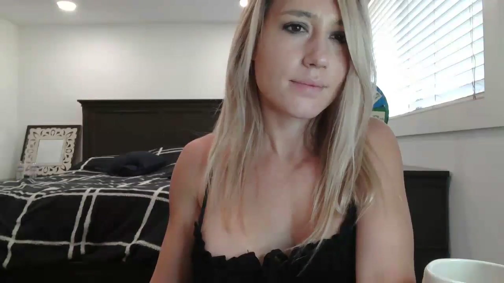 Gallery image thumbnail from blond_milf's myfreecams stream on, 03/11/2024, 18:39 image 17 of 20
