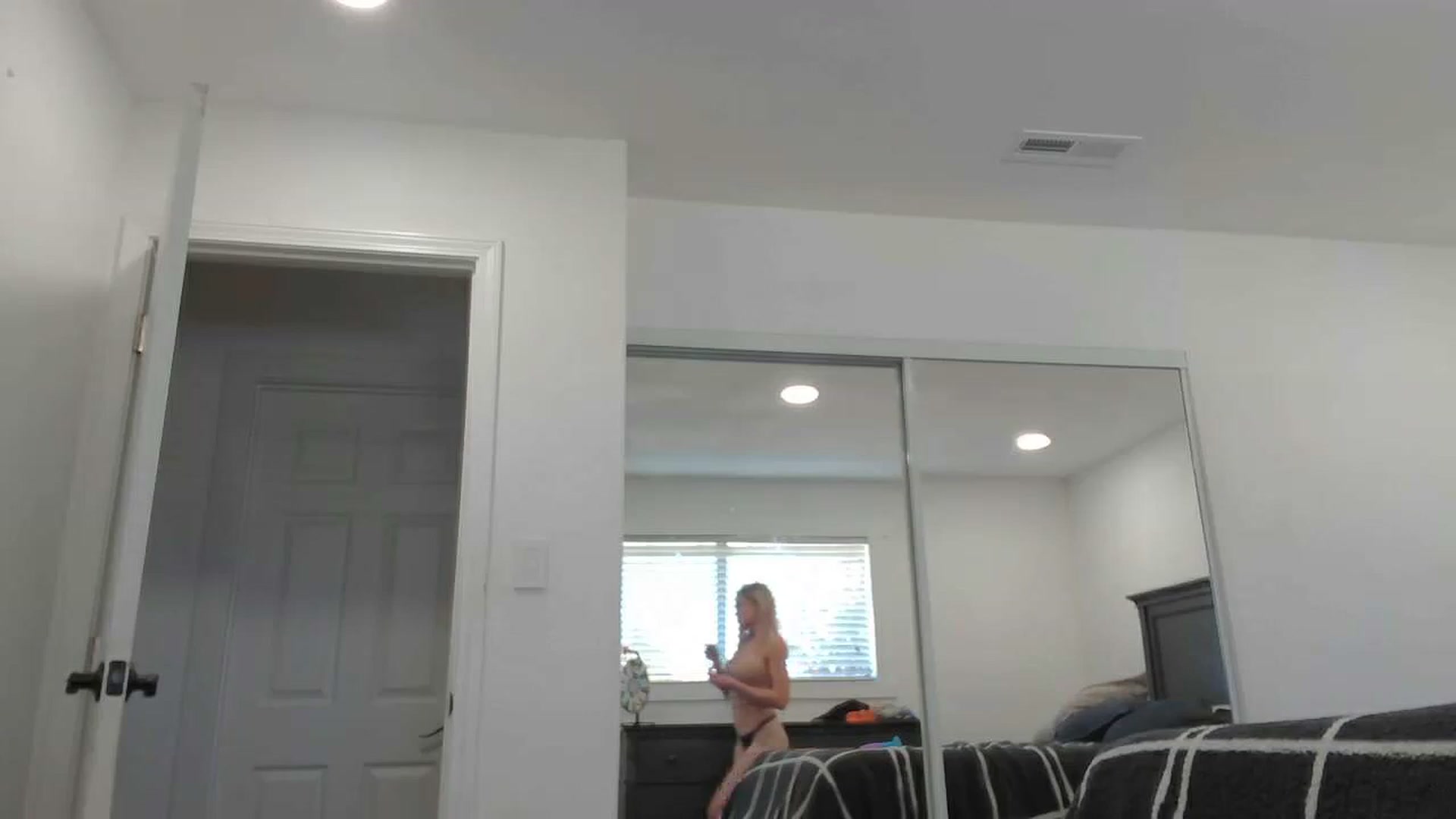 Gallery image thumbnail from blond_milf's myfreecams stream on, 03/15/2024, 20:42 image 17 of 20
