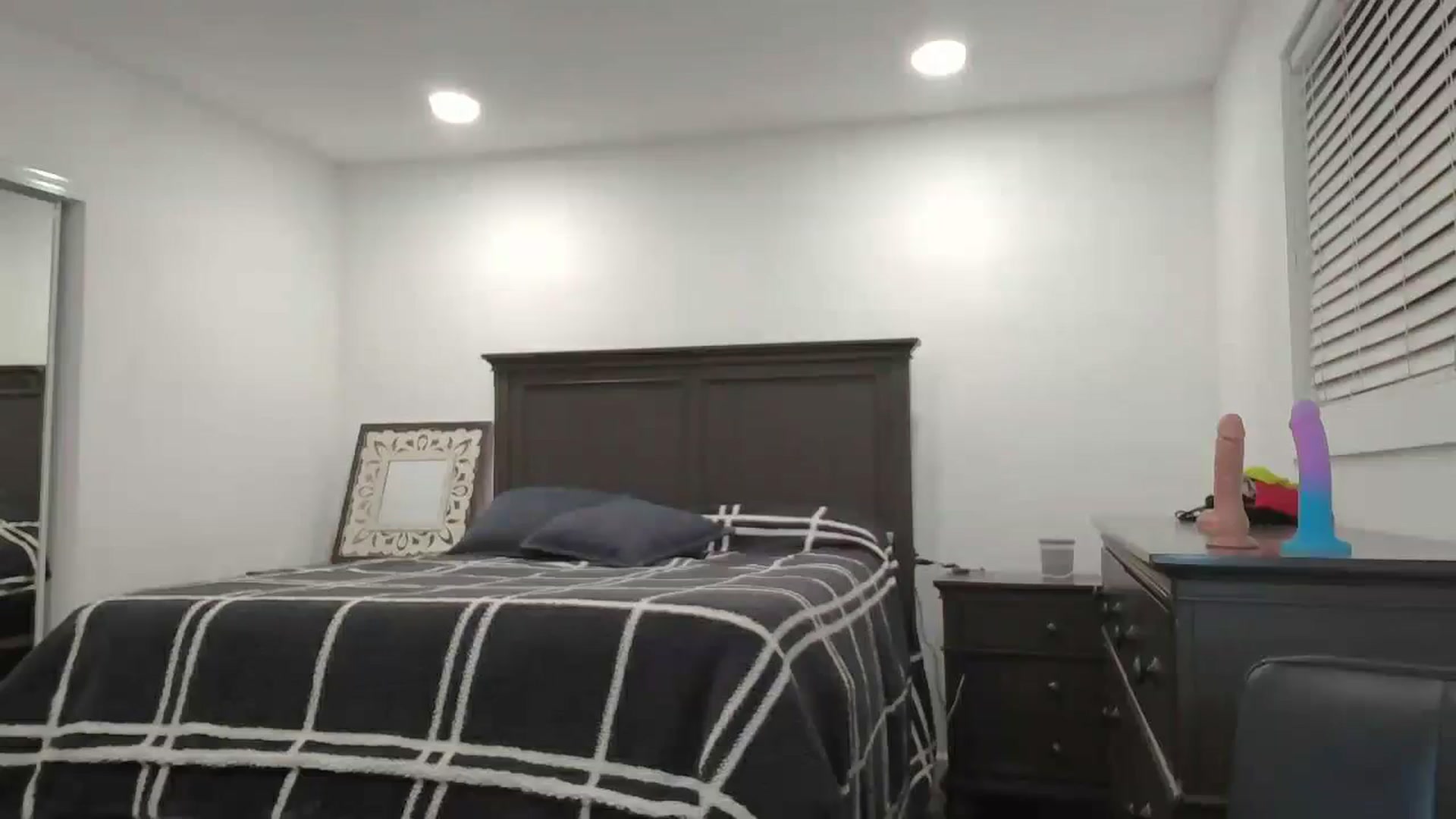 Gallery image thumbnail from blond_milf's myfreecams stream on, 03/19/2024, 05:37 image 12 of 20