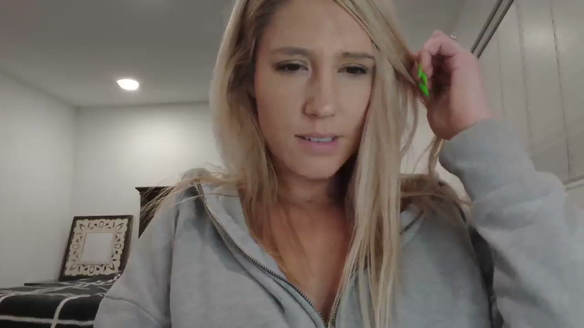 Gallery image thumbnail from blond_milf's myfreecams stream on, 03/24/2024, 07:02 image 2 of 20