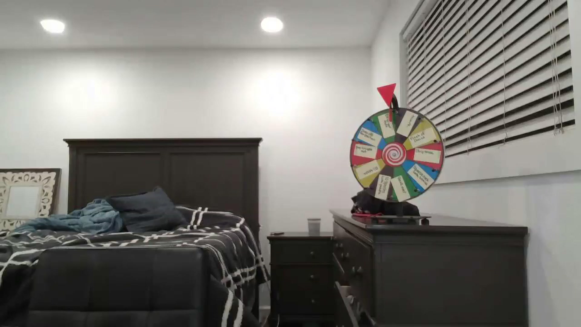 Gallery image thumbnail from blond_milf's myfreecams stream on, 03/27/2024, 06:28 image 19 of 20
