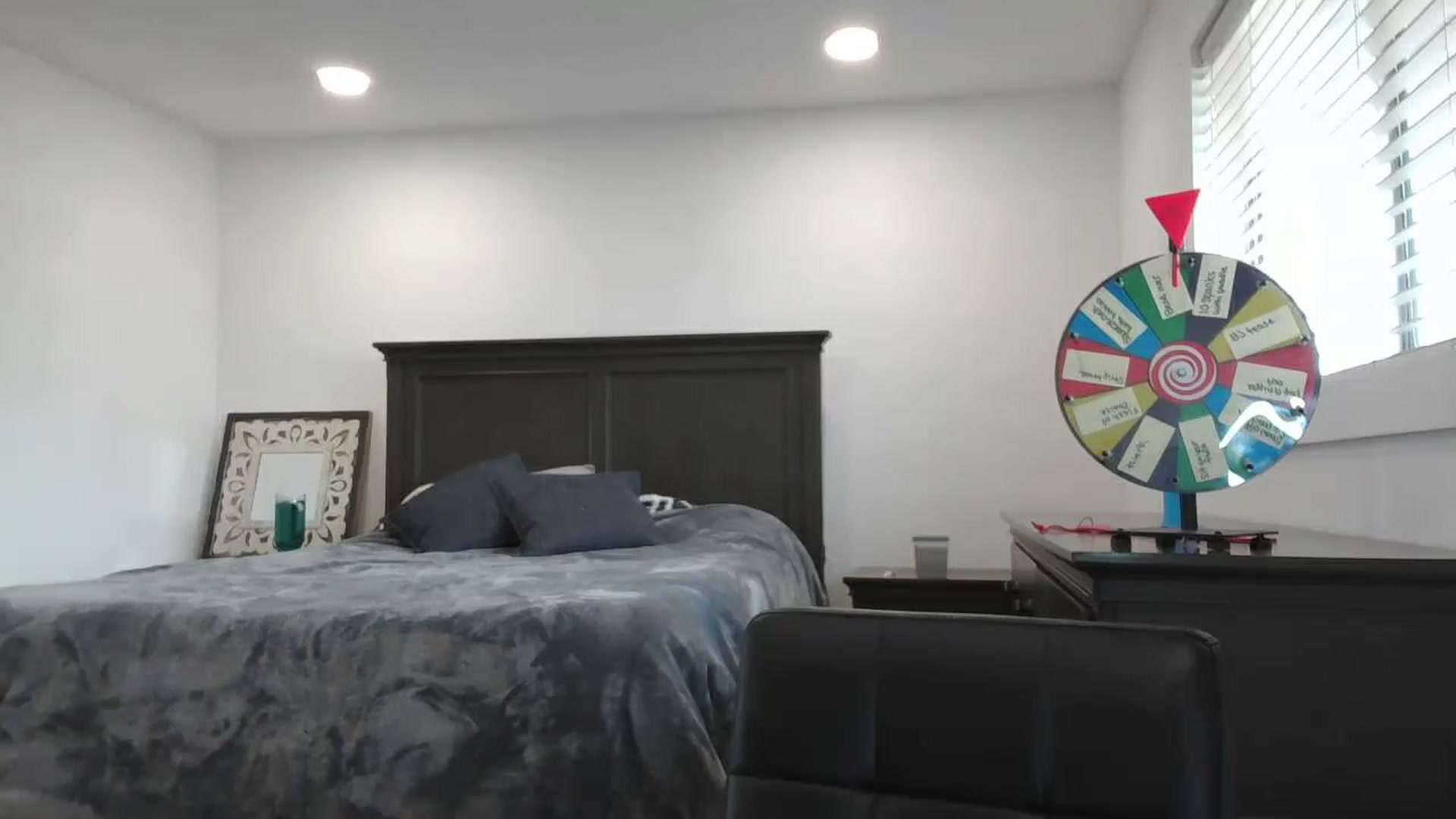 Gallery image thumbnail from blond_milf's myfreecams stream on, 03/28/2024, 21:21 image 7 of 20