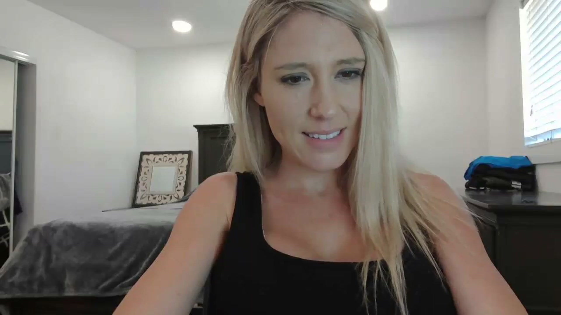 Gallery image thumbnail from blond_milf's myfreecams stream on, 04/11/2024, 20:11 image 9 of 20
