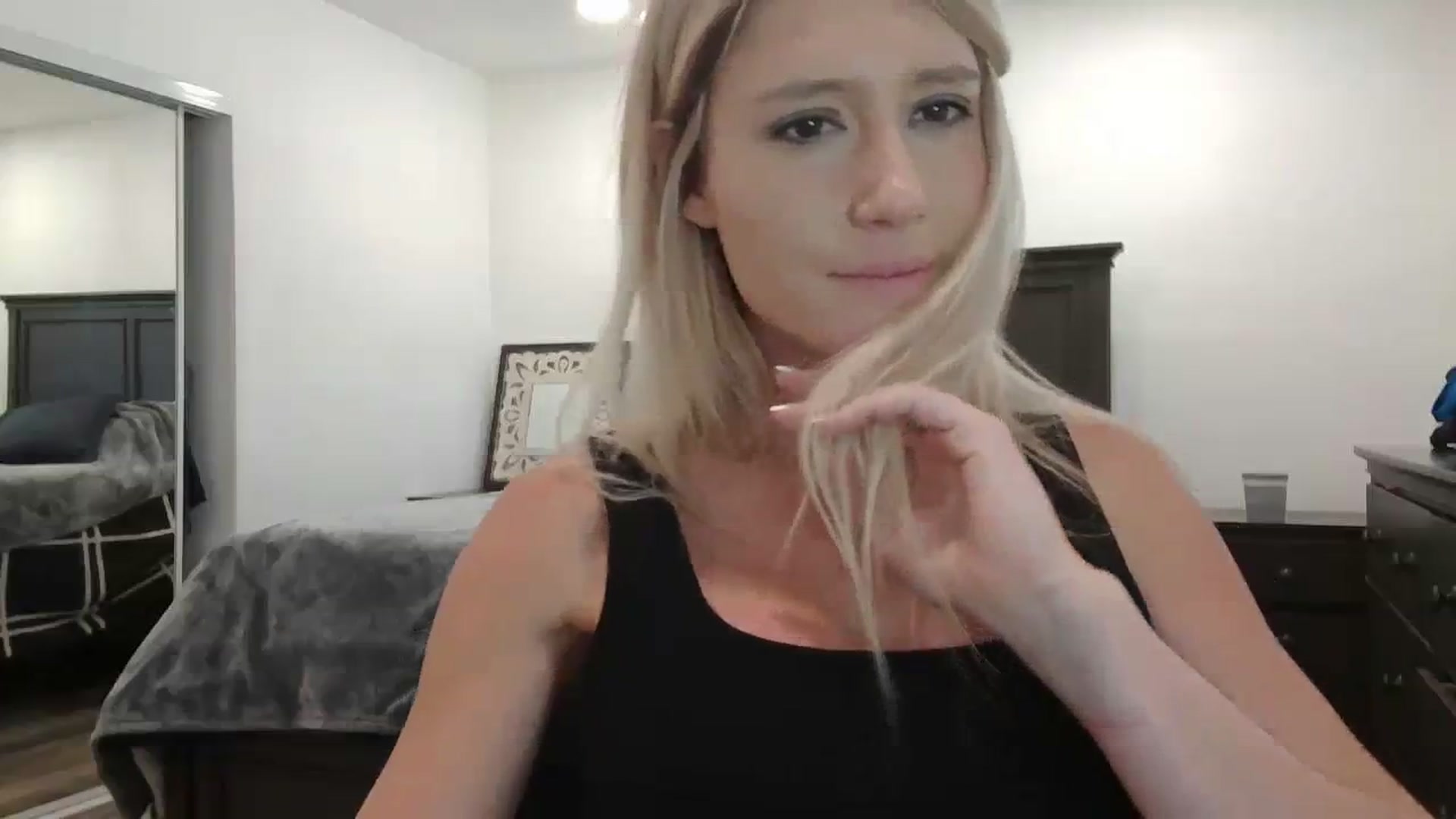 Gallery image thumbnail from blond_milf's myfreecams stream on, 04/11/2024, 20:11 image 10 of 20