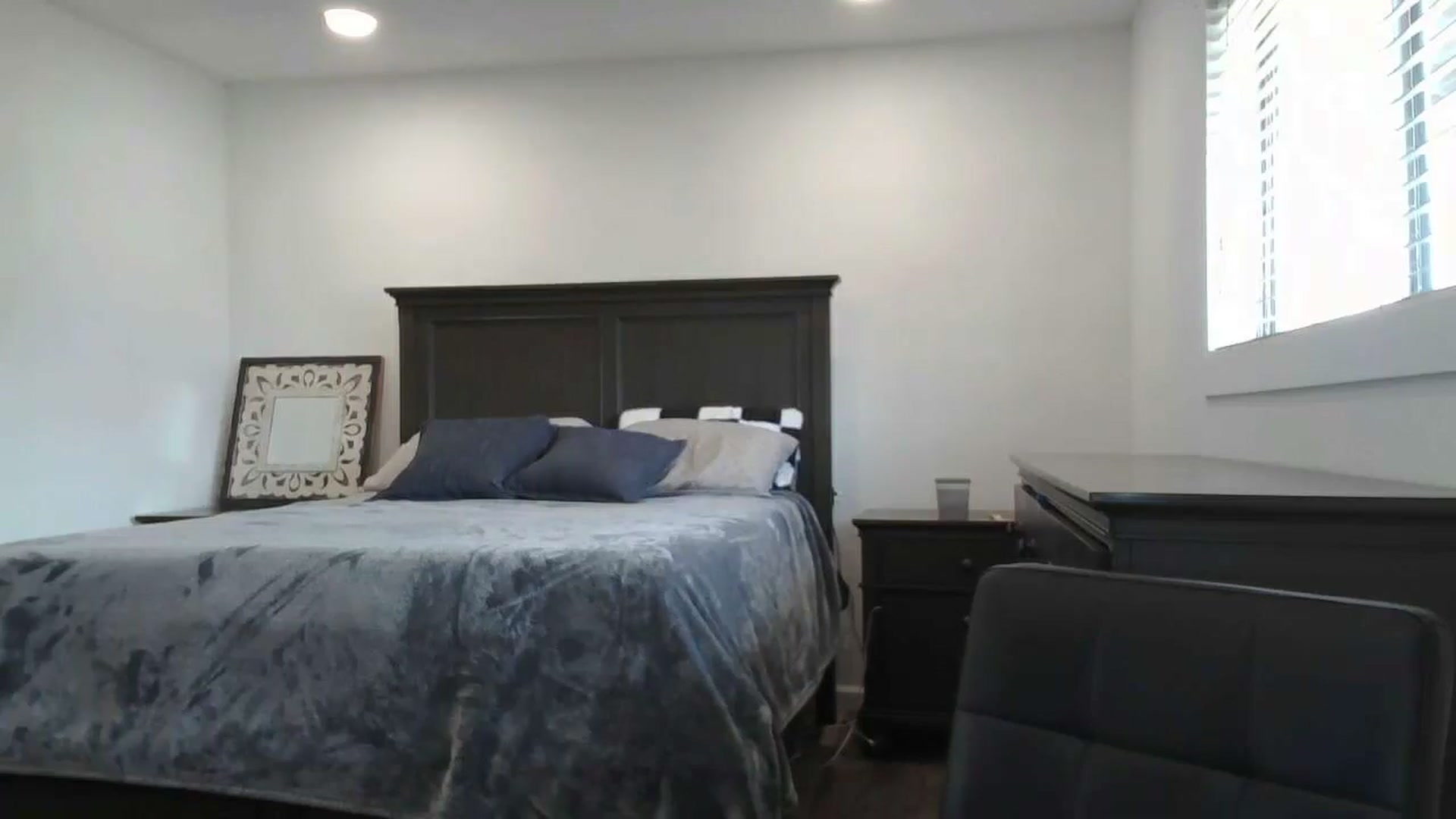 Gallery image thumbnail from blond_milf's myfreecams stream on, 04/15/2024, 18:45 image 3 of 20