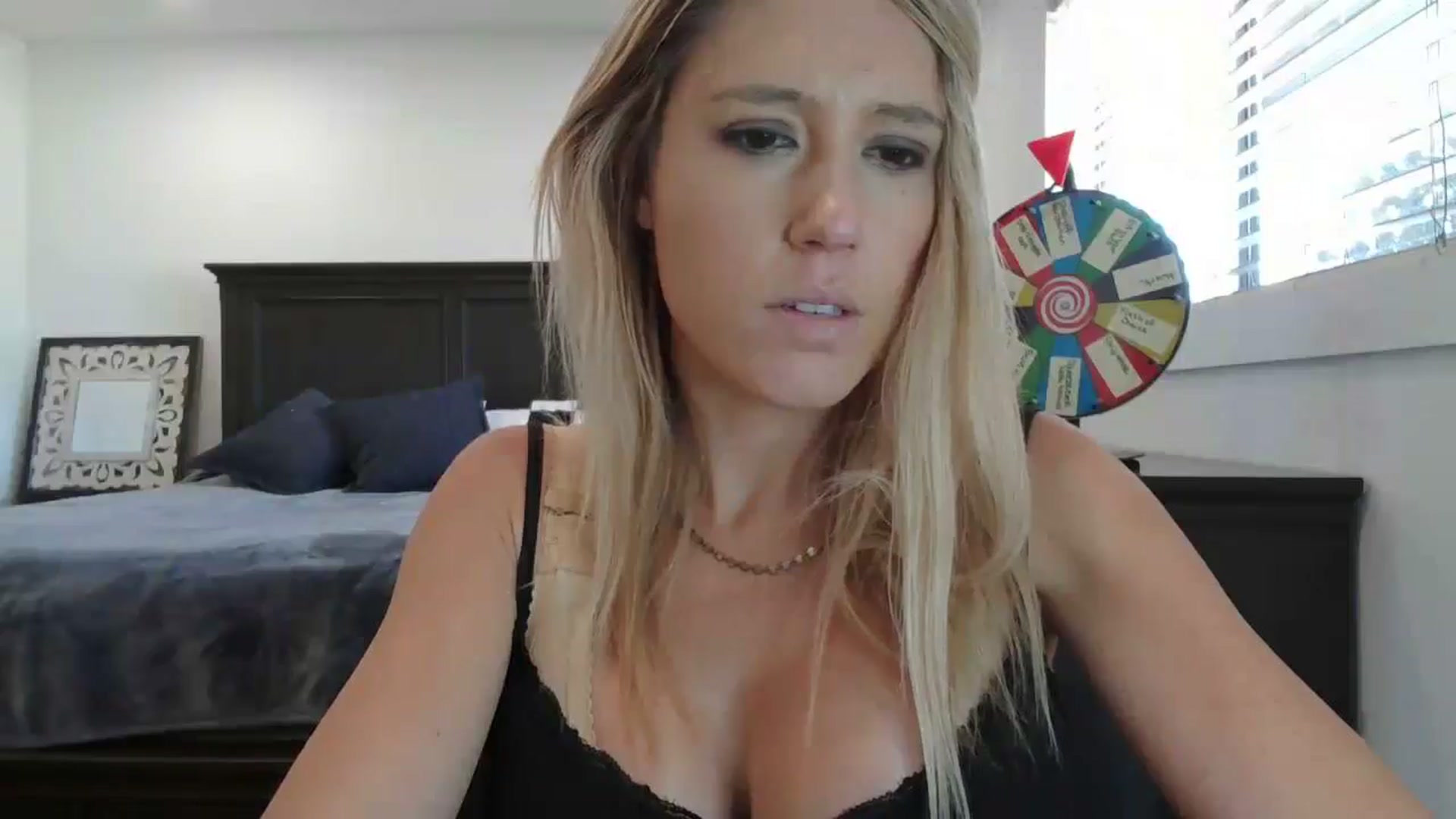 Gallery image thumbnail from blond_milf's myfreecams stream on, 04/16/2024, 20:09 image 17 of 20