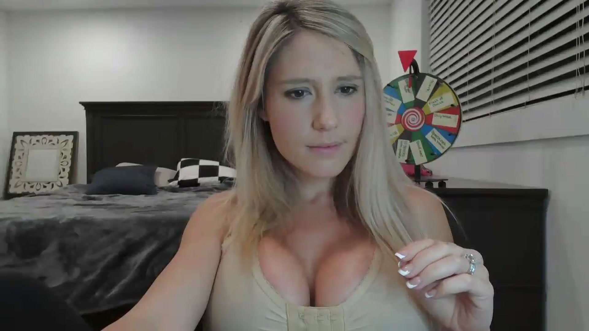 Gallery image thumbnail from blond_milf's myfreecams stream on, 04/18/2024, 05:23 image 2 of 20