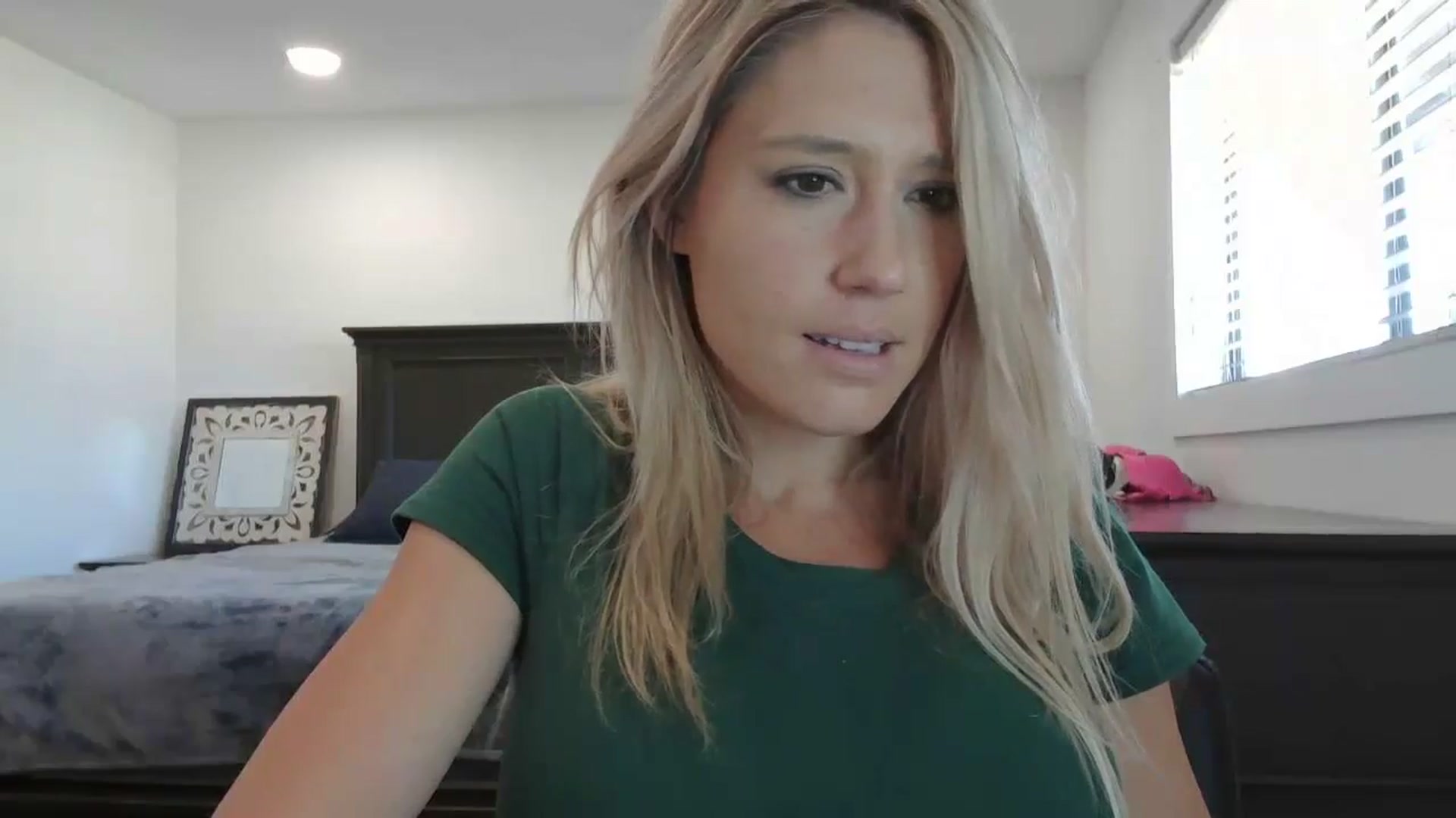 Gallery image thumbnail from blond_milf's myfreecams stream on, 04/18/2024, 19:23 image 13 of 20