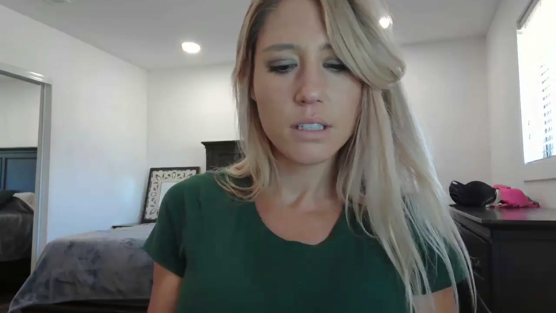 Gallery image thumbnail from blond_milf's myfreecams stream on, 04/18/2024, 19:23 image 16 of 20