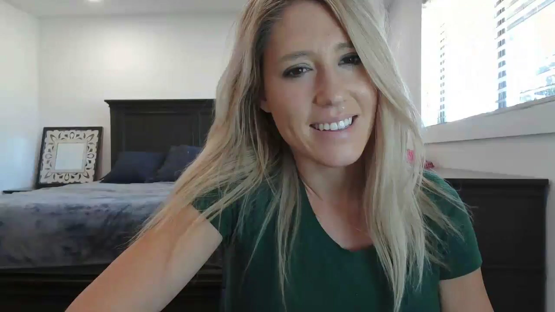 Gallery image thumbnail from blond_milf's myfreecams stream on, 04/18/2024, 19:23 image 9 of 20
