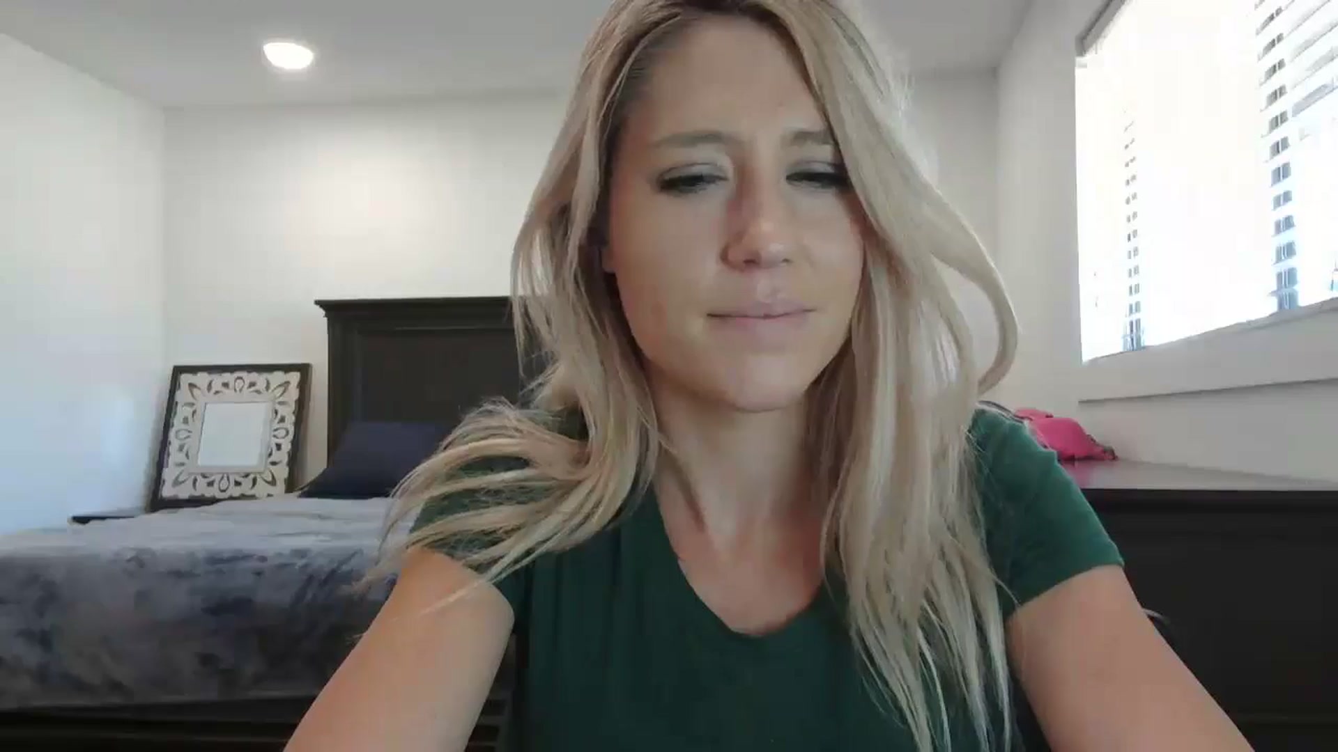 Gallery image thumbnail from blond_milf's myfreecams stream on, 04/18/2024, 19:23 image 12 of 20