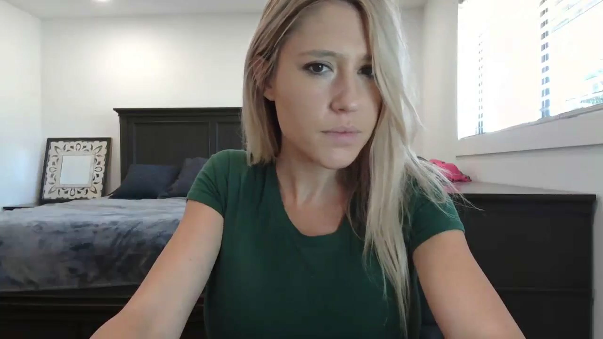 Gallery image thumbnail from blond_milf's myfreecams stream on, 04/18/2024, 19:23 image 7 of 20