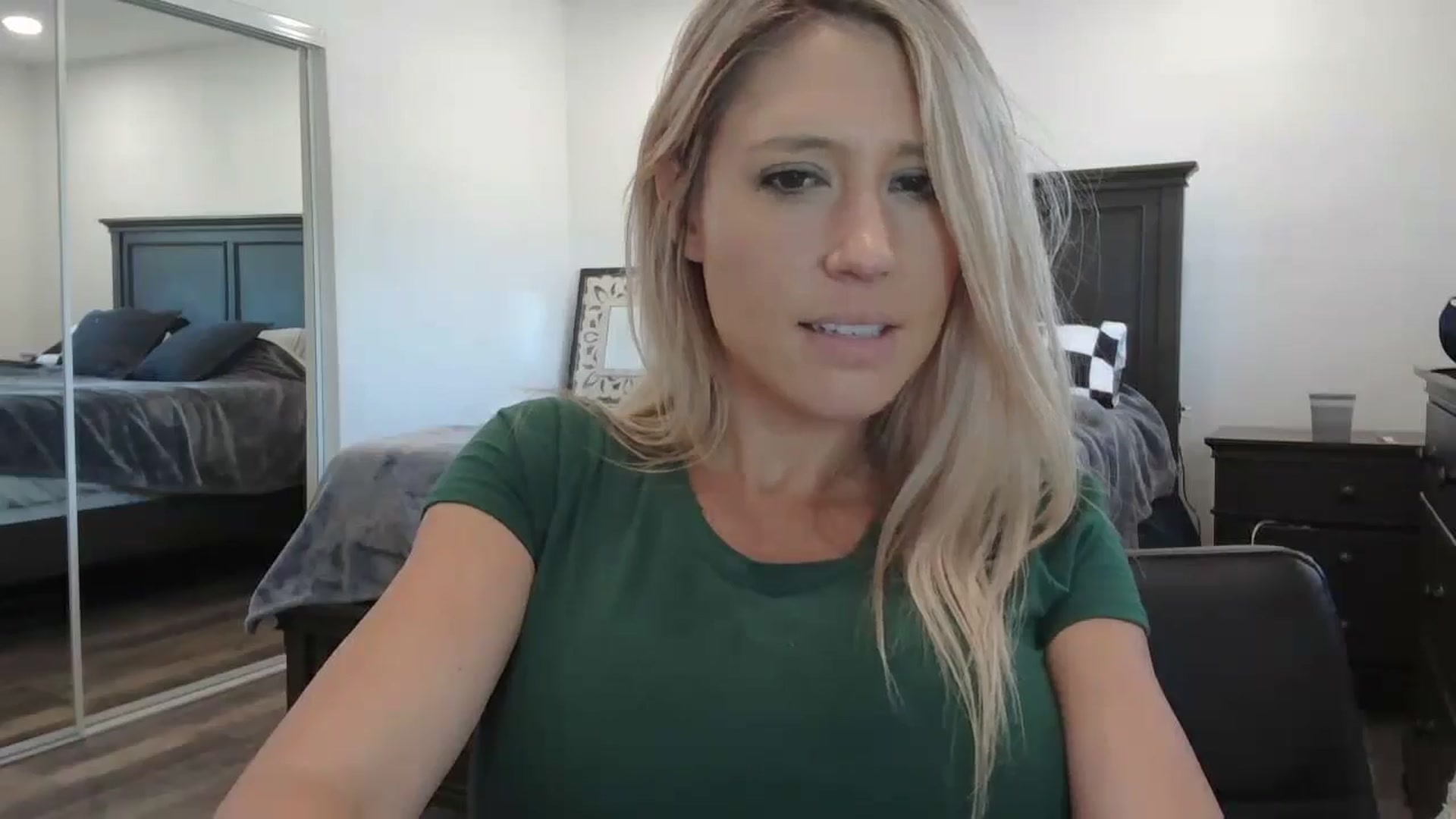 Gallery image thumbnail from blond_milf's myfreecams stream on, 04/18/2024, 19:23 image 15 of 20