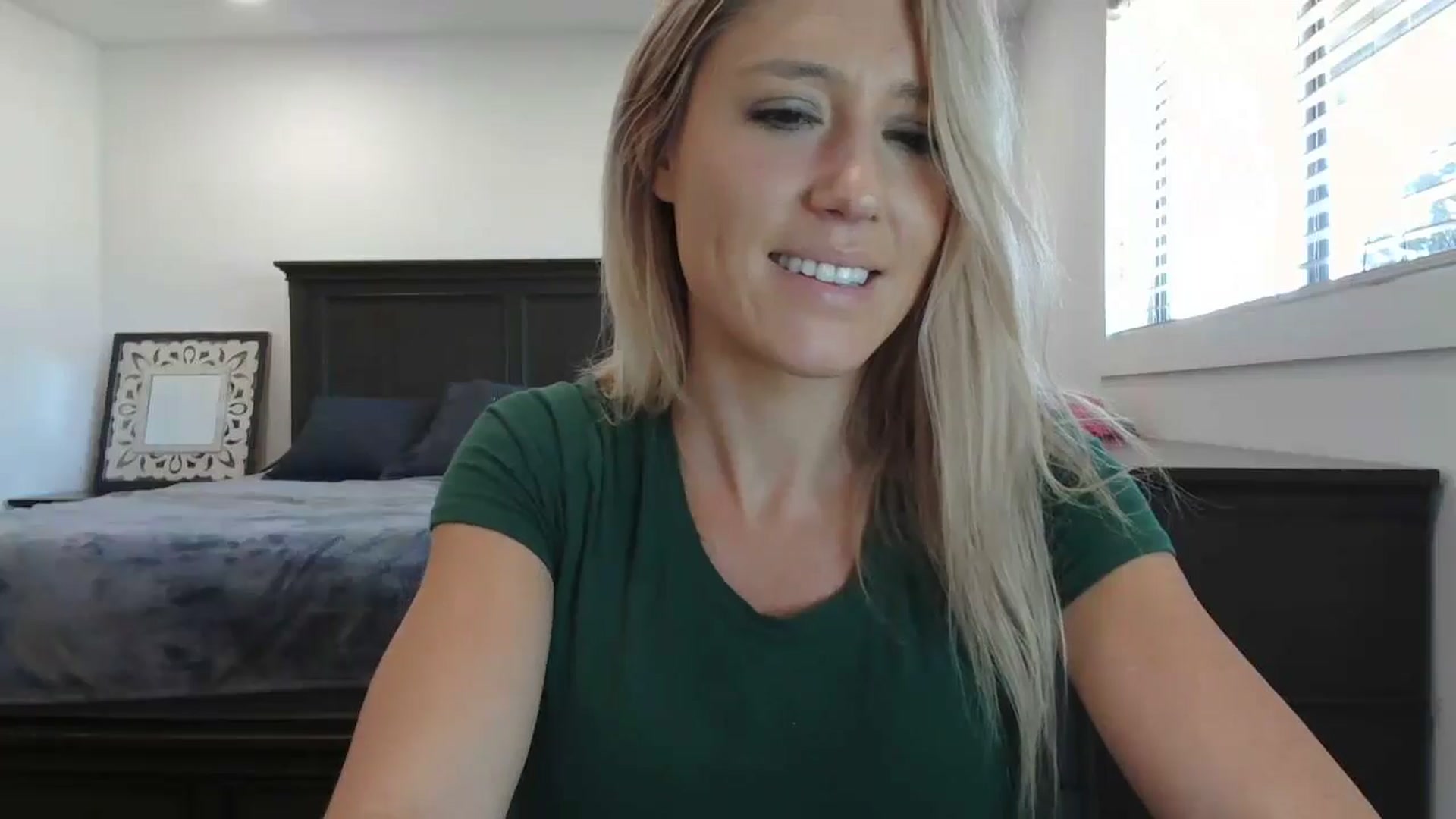 Gallery image thumbnail from blond_milf's myfreecams stream on, 04/18/2024, 19:23 image 8 of 20