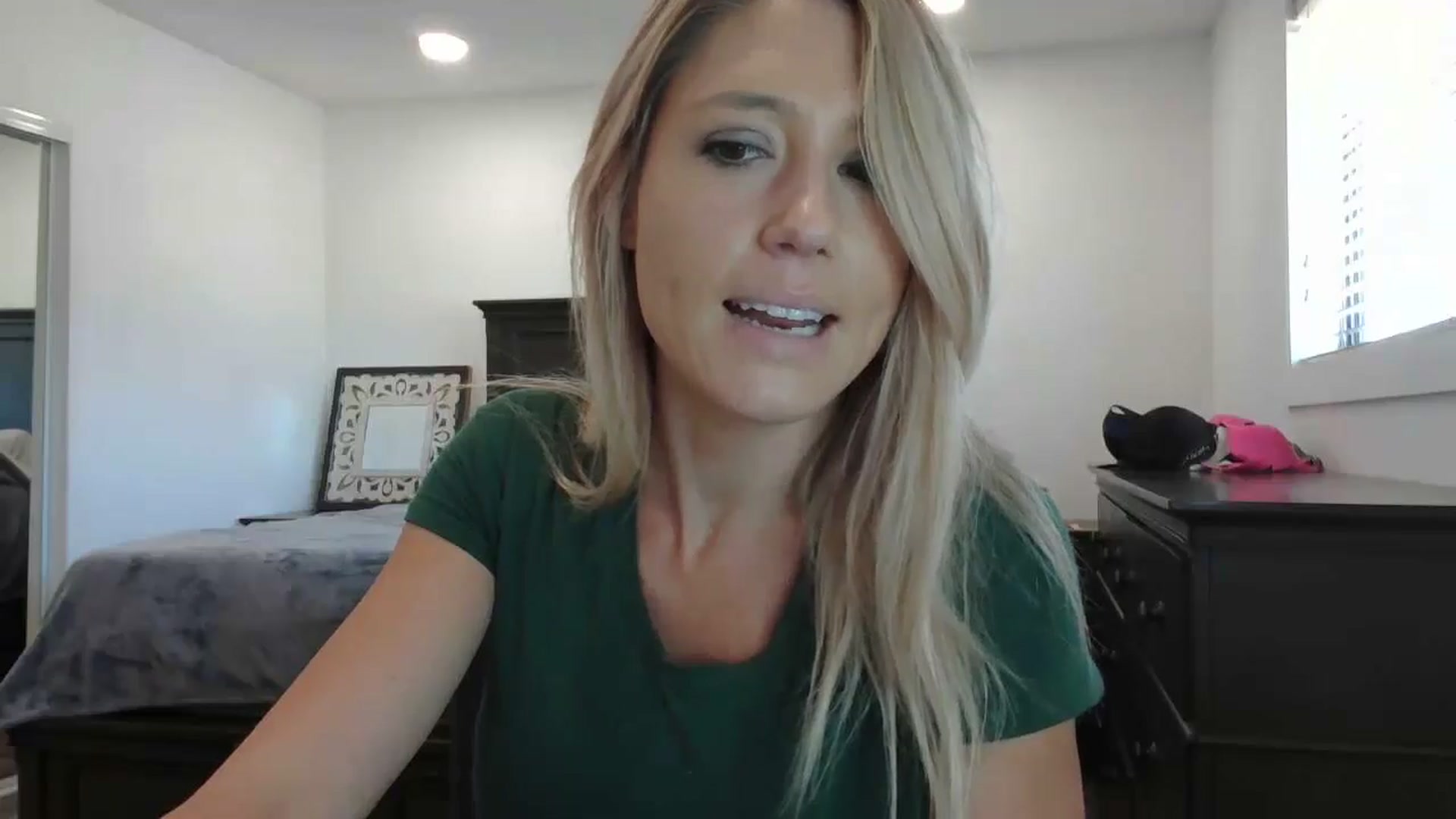 Gallery image thumbnail from blond_milf's myfreecams stream on, 04/18/2024, 19:23 image 18 of 20